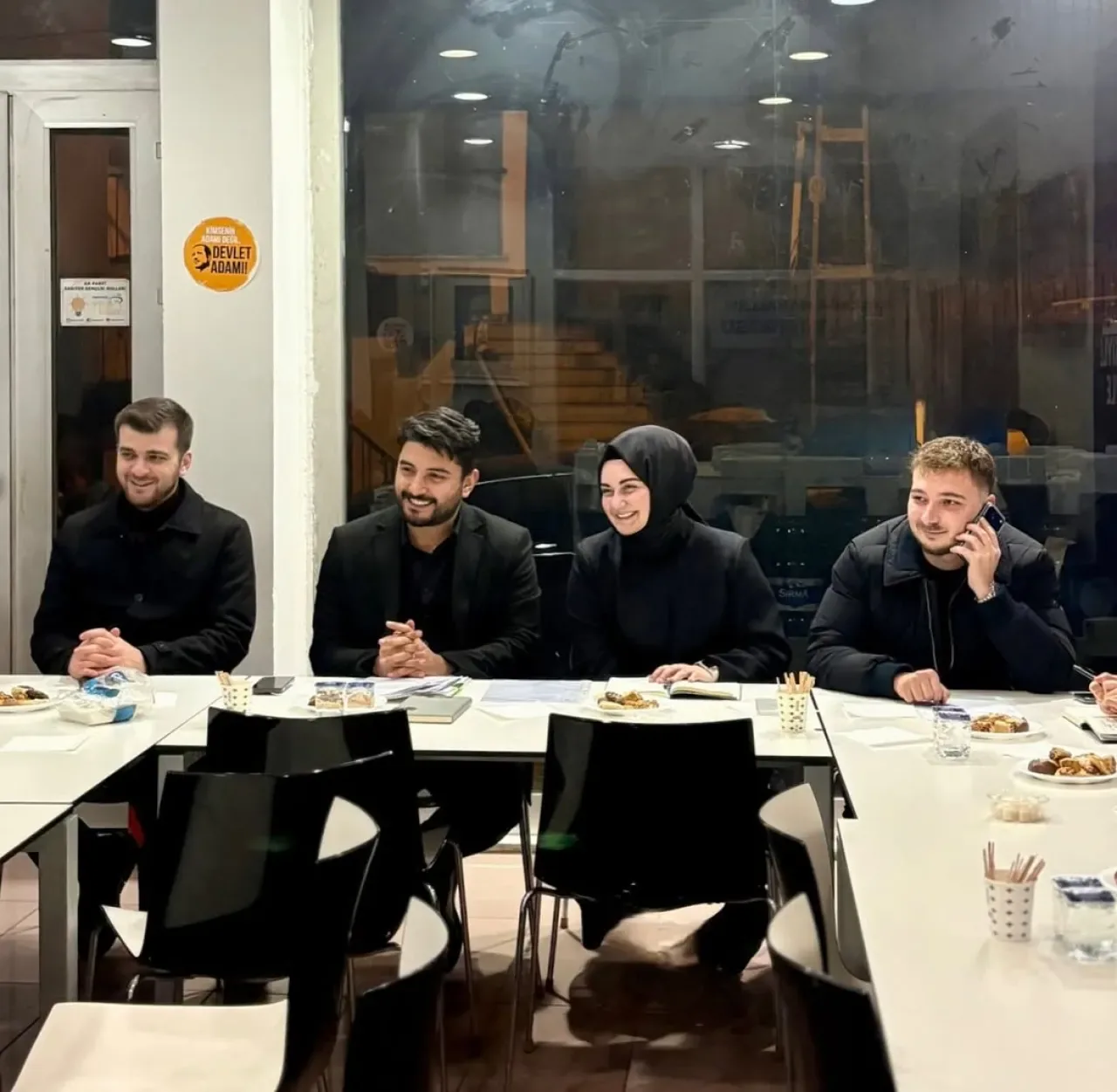 AK Parti Sarıyer Gençlik Kolları, Ayazağa Mahallesi'nde Teşkilat Toplantısı Düzenledi AK Parti Sarıyer Gençlik Kolları, Ayazağa Mahallesi'nde Teşkilat Toplantısı Düzenledi