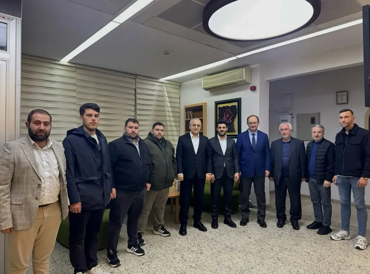 AK Parti Maltepe Gençlik Kolları'ndan İlim Yayma Cemiyeti'ne Ziyaret AK Parti Maltepe Gençlik Kolları'ndan İlim Yayma Cemiyeti'ne Ziyaret