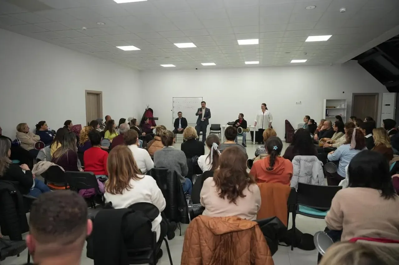 Yenişehir'de Ritim Kursu Coşkusu: 110 Kursiyerle Müzik Buluşması Yenişehir'de Ritim Kursu Coşkusu: 110 Kursiyerle Müzik Buluşması