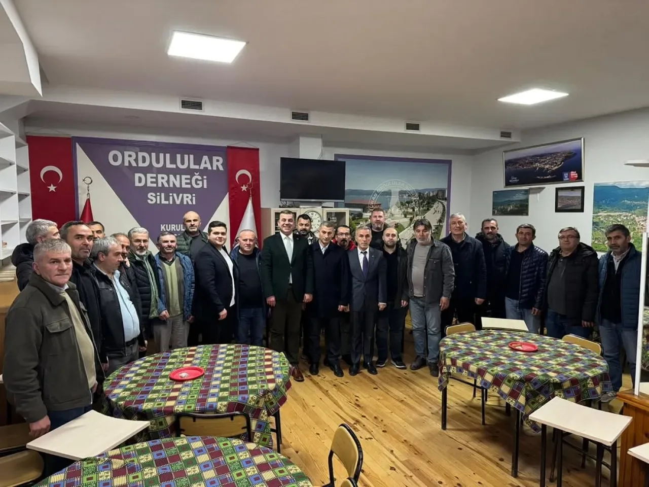 CHP'li Yöneticiler Silivri Ordulular Derneği'ni Ziyaret Etti CHP'li Yöneticiler Silivri Ordulular Derneği'ni Ziyaret Etti