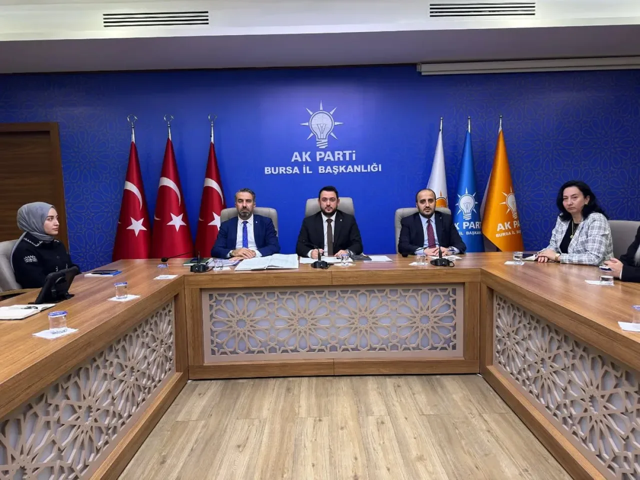 AK Parti Bursa'da İlçe Başkanları ile Değerlendirme Toplantısı Yapıldı AK Parti Bursa'da İlçe Başkanları ile Değerlendirme Toplantısı Yapıldı