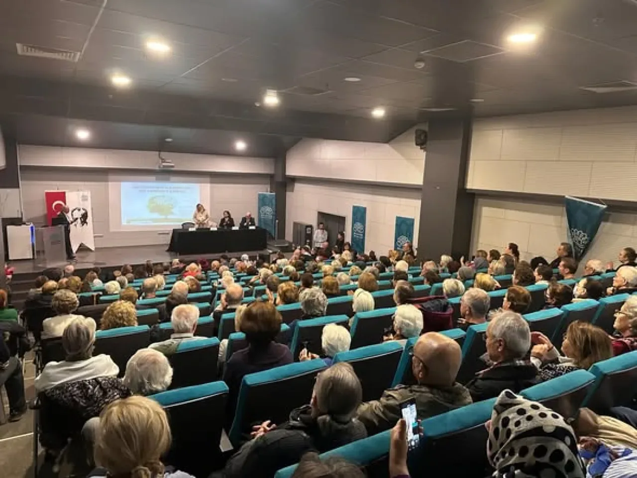 Alzheimer Hastalığında Hukuki Süreçler Ailelere Anlatıldı Alzheimer Hastalığında Hukuki Süreçler Ailelere Anlatıldı