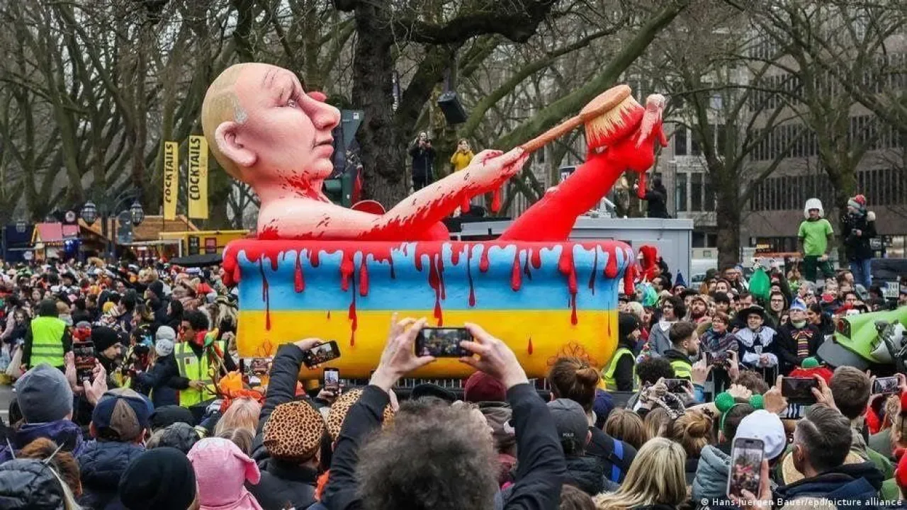 Rusya, Putin Karikatürü Nedeniyle Alman Heykeltıraş Jacques Tilly'ye Dava Açtı Rusya, Putin Karikatürü Nedeniyle Alman Heykeltıraş Jacques Tilly'ye Dava Açtı
