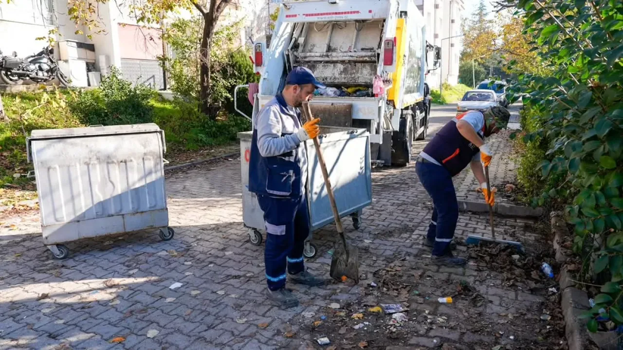 Başiskele Belediyesi Çöp Toplama Hizmetinde Çevre Temizliğine Öncelik Veriyor Başiskele Belediyesi Çöp Toplama Hizmetinde Çevre Temizliğine Öncelik Veriyor