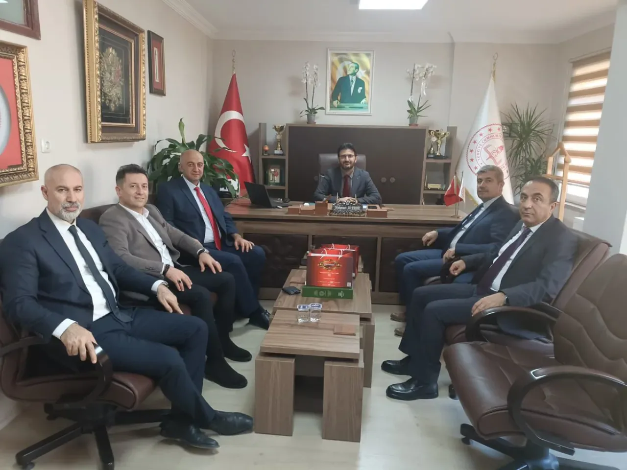 Mustafakemalpaşa İlçe Millî Eğitim Müdürlüğü'nden Karacabey'de Göreve Yeni Başlayan Müdüre Hayırlı Olsun Ziyareti Mustafakemalpaşa İlçe Millî Eğitim Müdürlüğü'nden Karacabey'de Göreve Yeni Başlayan Müdüre Hayırlı Olsun Ziyareti