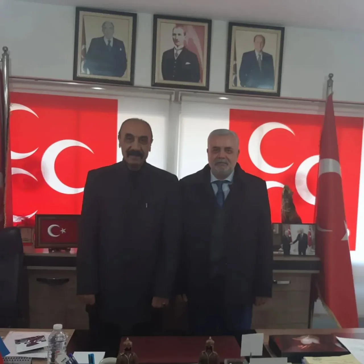 Elmadağ'da MHP İlçe Başkanlığı'na Anlamlı Ziyaret Elmadağ'da MHP İlçe Başkanlığı'na Anlamlı Ziyaret