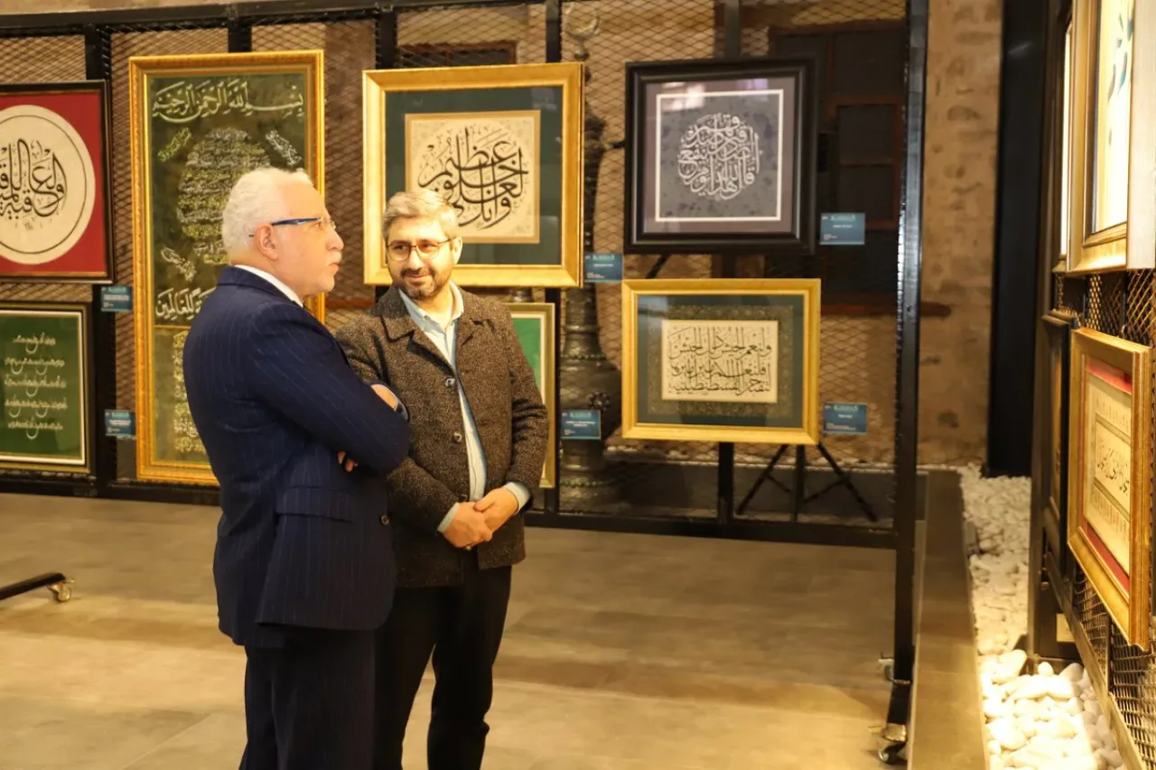 Hattat Hüseyin Öksüz ve Öğrencilerinin Hat Sergisi Necmettin Erbakan Üniversitesi'nde Açıldı Hattat Hüseyin Öksüz ve Öğrencilerinin Hat Sergisi Necmettin Erbakan Üniversitesi'nde Açıldı