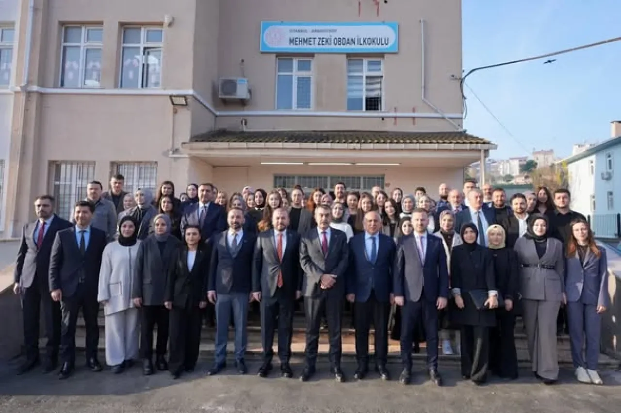 Millî Eğitim Bakanı Yusuf Tekin, Arnavutköy'deki Okul Ziyaretinde Öğretmenlerle Buluştu Millî Eğitim Bakanı Yusuf Tekin, Arnavutköy'deki Okul Ziyaretinde Öğretmenlerle Buluştu