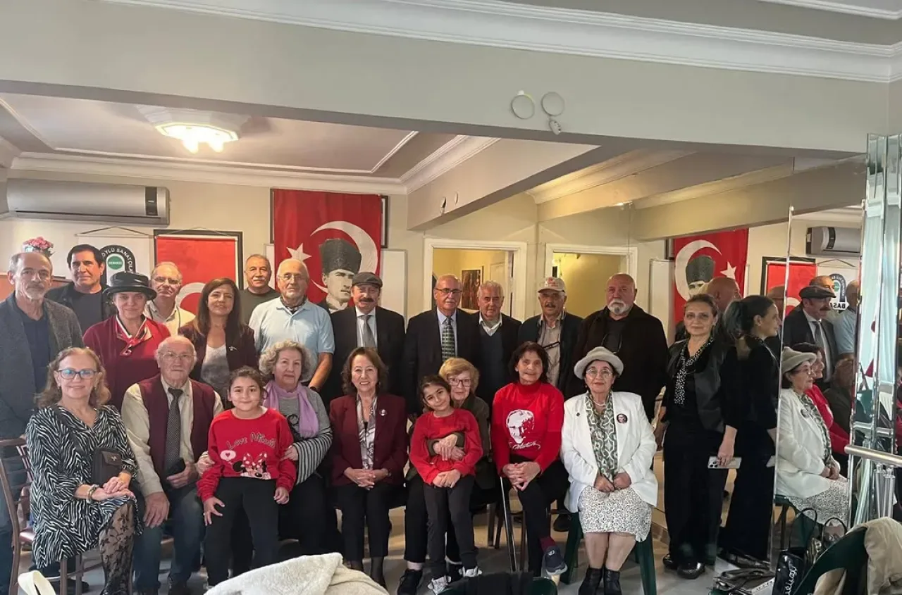 Bakırköylü Sanatçılar Derneği'nde Kasım Ayına Özel Şiir Dinletisi Bakırköylü Sanatçılar Derneği'nde Kasım Ayına Özel Şiir Dinletisi