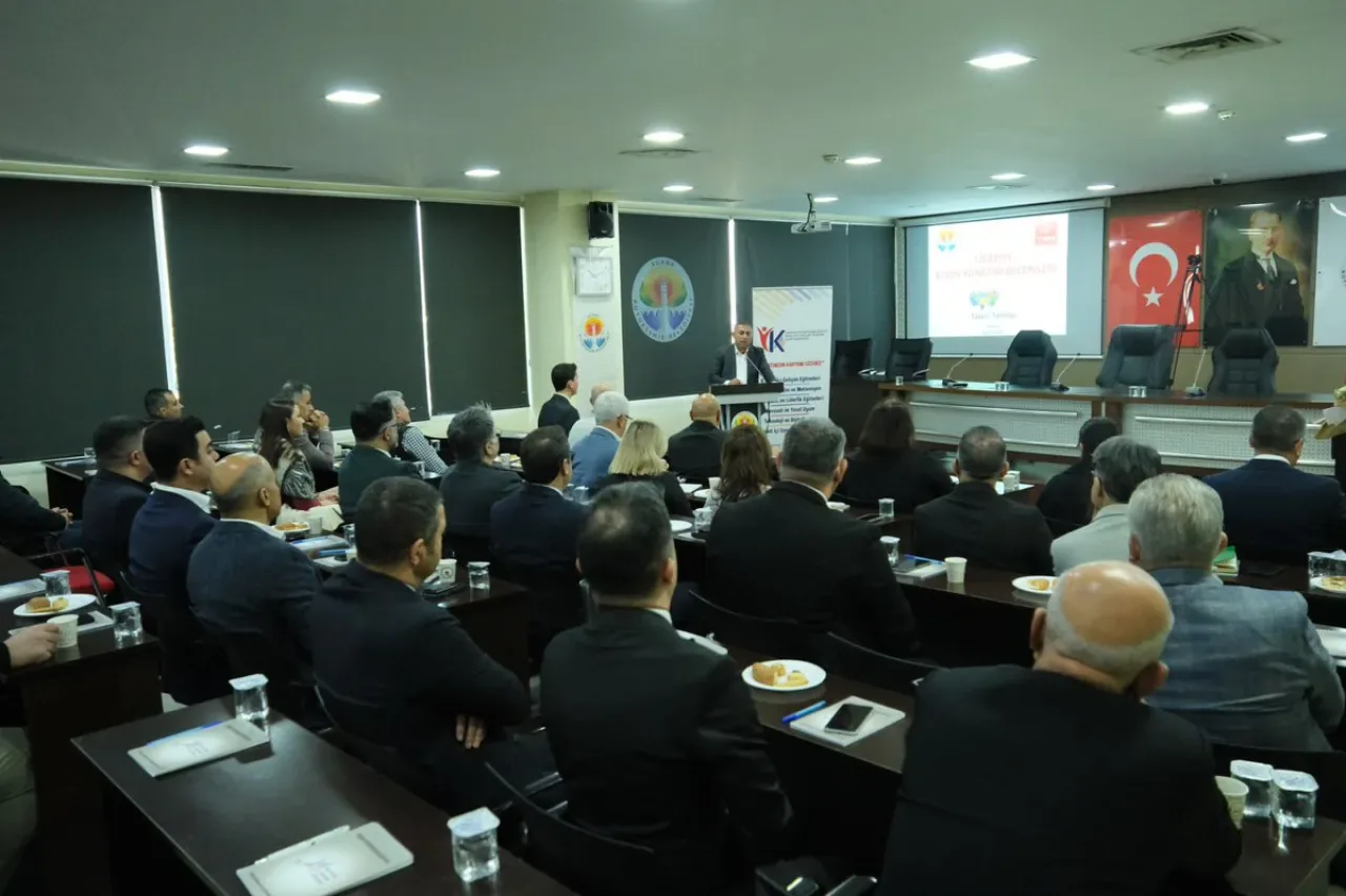 Adana Büyükşehir Belediyesi'nde Liderlik Eğitimi Düzenlendi Adana Büyükşehir Belediyesi'nde Liderlik Eğitimi Düzenlendi