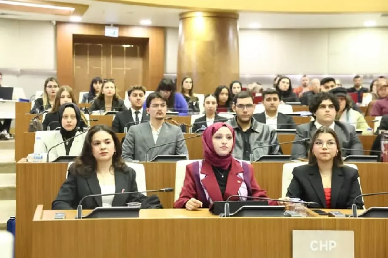 Antalya Büyükşehir Belediyesi Gençlik Meclisi'nde Yeni Dönem Başladı Antalya Büyükşehir Belediyesi Gençlik Meclisi'nde Yeni Dönem Başladı