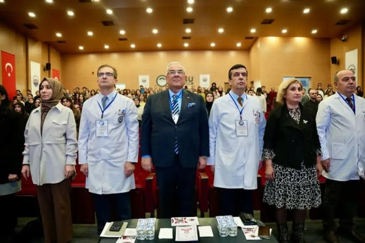 Sağlık Bilimleri Üniversitesi'nde "Aile Sağlığında Bitkisel Uygulamalar" Sempozyumu Düzenlendi Sağlık Bilimleri Üniversitesi'nde "Aile Sağlığında Bitkisel Uygulamalar" Sempozyumu Düzenlendi