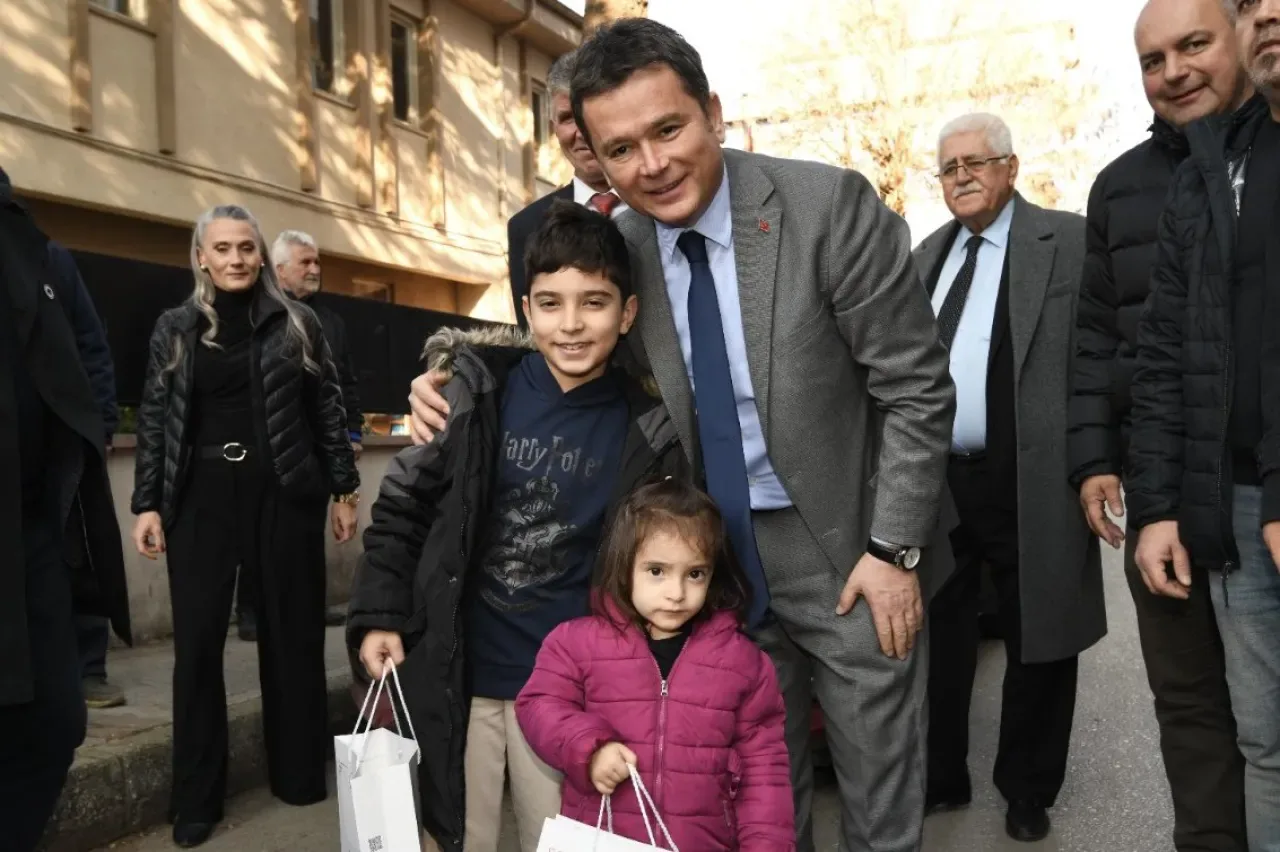 Bursa Osmangazi'de Hürriyet Mahallesi Ziyareti: Yerel Yönetim Halkla Buluştu Bursa Osmangazi'de Hürriyet Mahallesi Ziyareti: Yerel Yönetim Halkla Buluştu