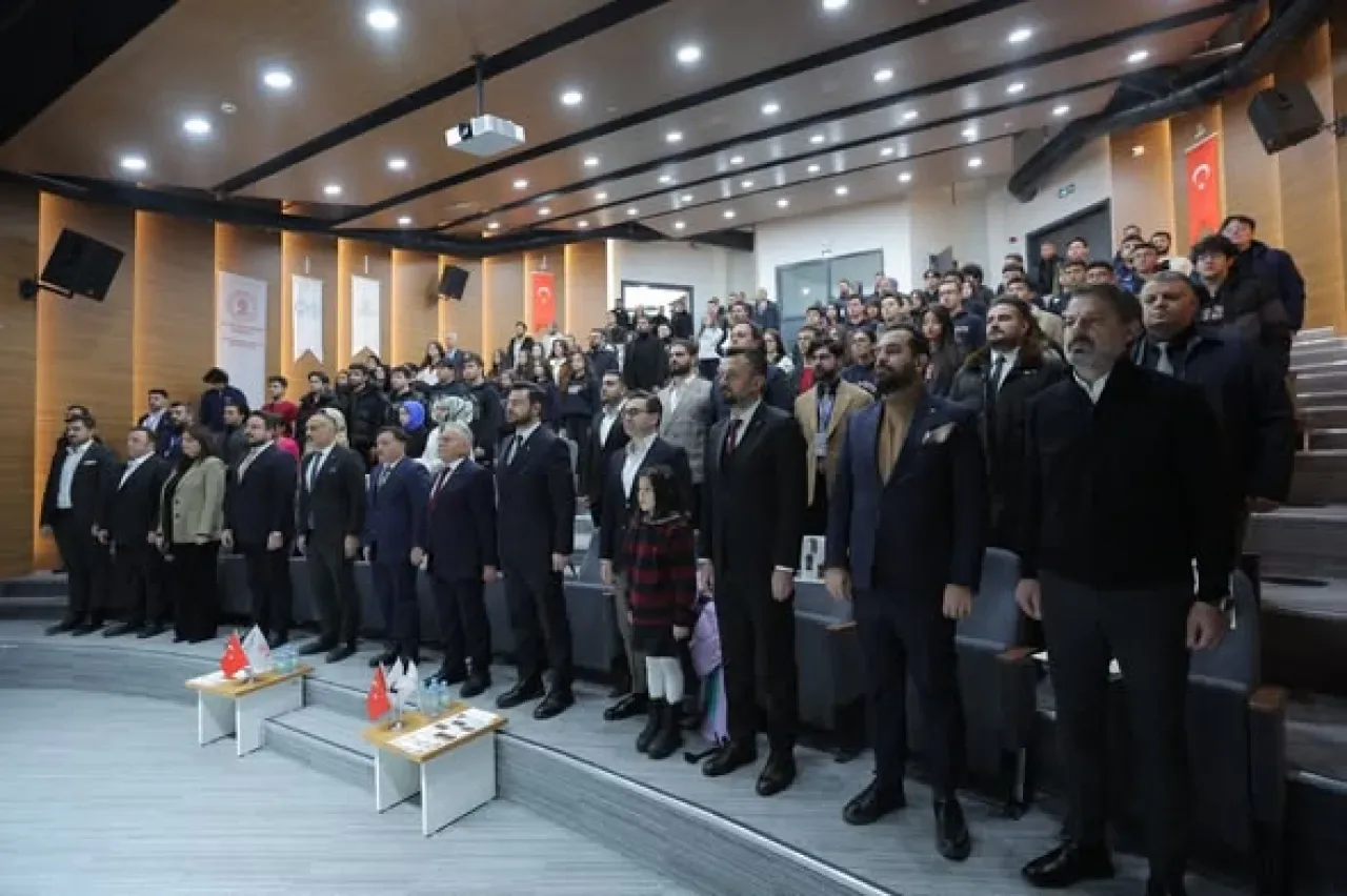 Kayseri'de Genç Girişimciler İçin İlham Verici Zirve Düzenlendi Kayseri'de Genç Girişimciler İçin İlham Verici Zirve Düzenlendi
