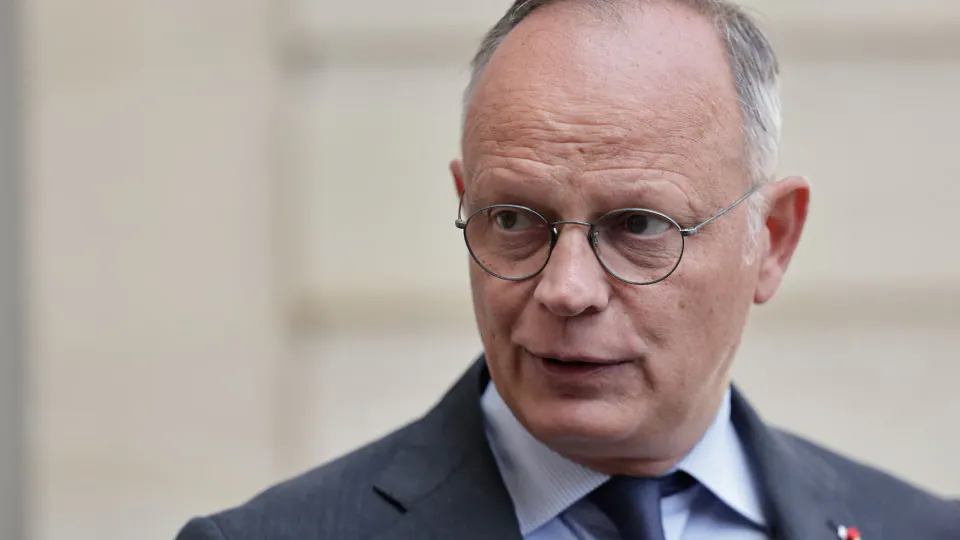 Fransa'da Siyasi Hareketlilik: Maud Bregeon'dan Edouard Philippe'e Tam Destek görseli