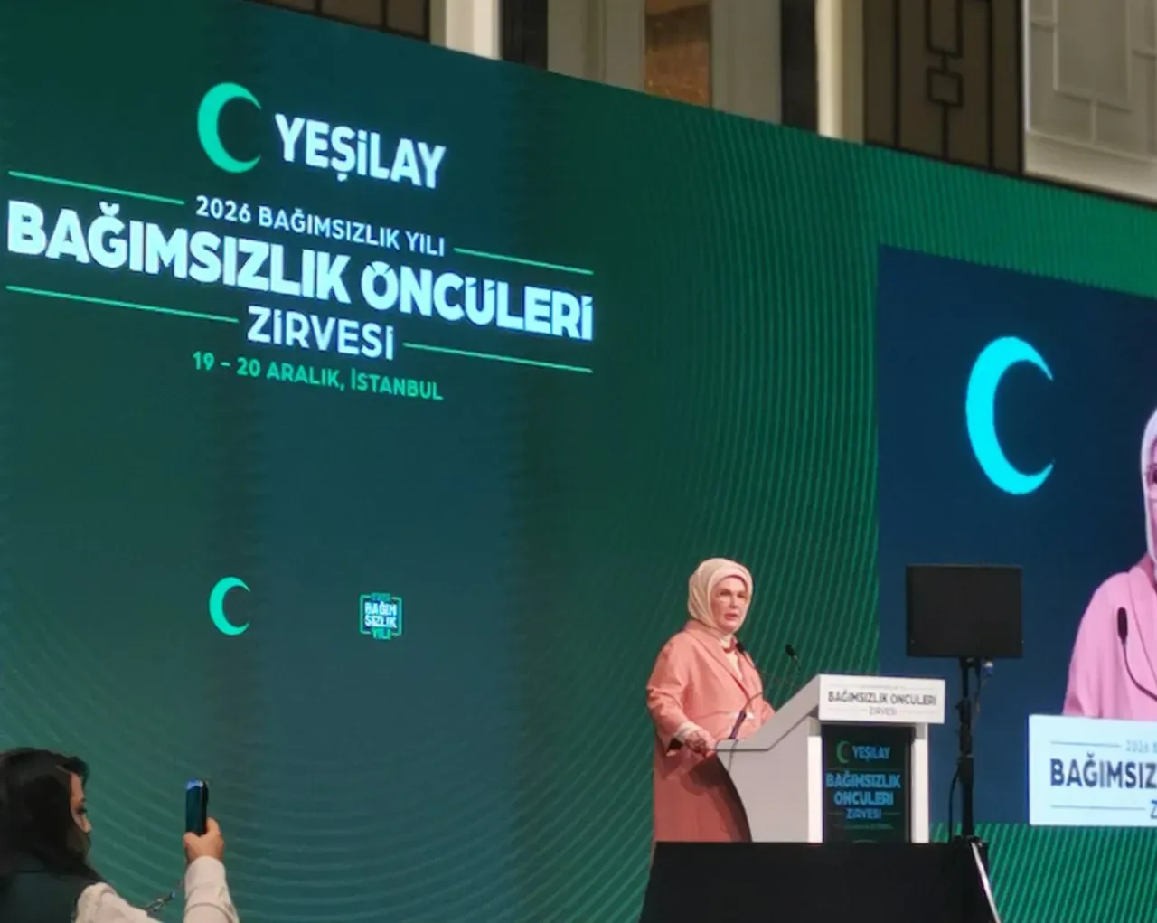 Yeşilay'ın Bağımsızlık Öncüleri Zirvesi'ne Emine Erdoğan'ın Katılımı Yeşilay'ın Bağımsızlık Öncüleri Zirvesi'ne Emine Erdoğan'ın Katılımı