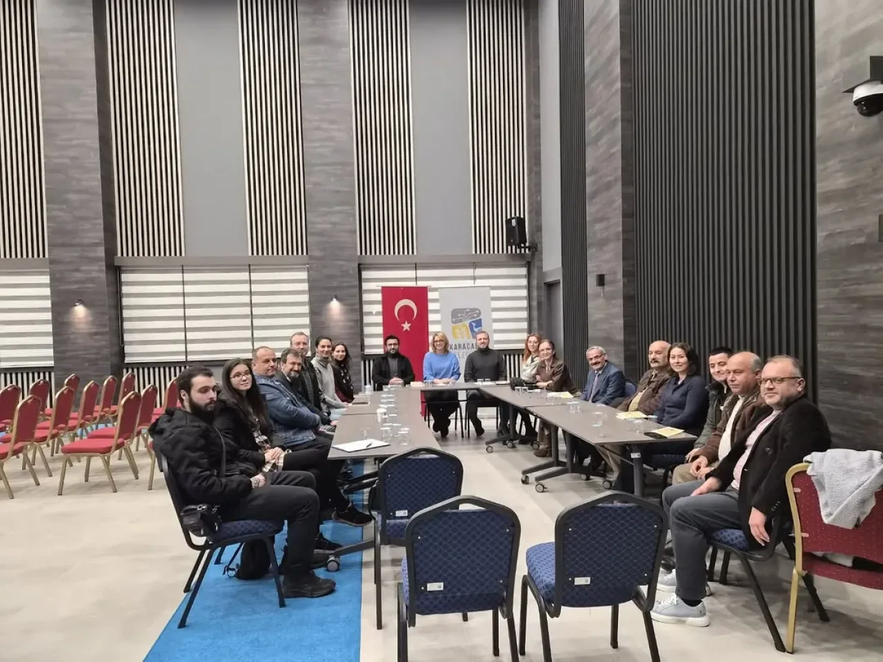 Karacabey'de Kitap Okuma Kulübü ve Düşünce Atölyesi'ne Yoğun İlgi Karacabey'de Kitap Okuma Kulübü ve Düşünce Atölyesi'ne Yoğun İlgi
