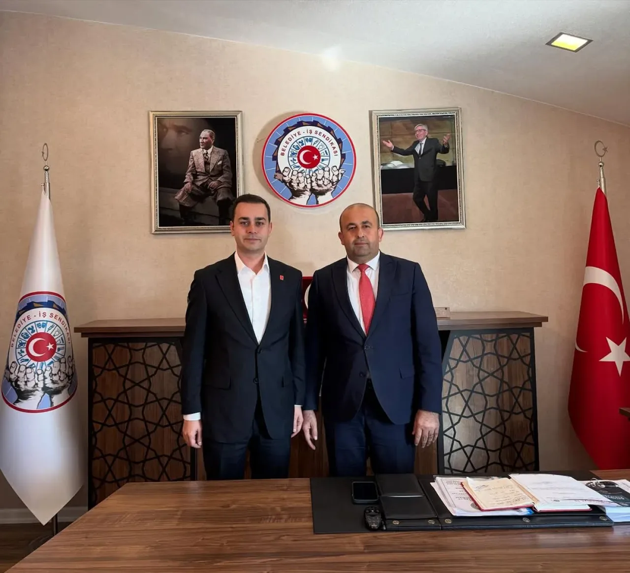 Muratpaşa CHP İlçe Başkanlığı, Belediye İş Sendikası'nı Ziyaret Etti Muratpaşa CHP İlçe Başkanlığı, Belediye İş Sendikası'nı Ziyaret Etti