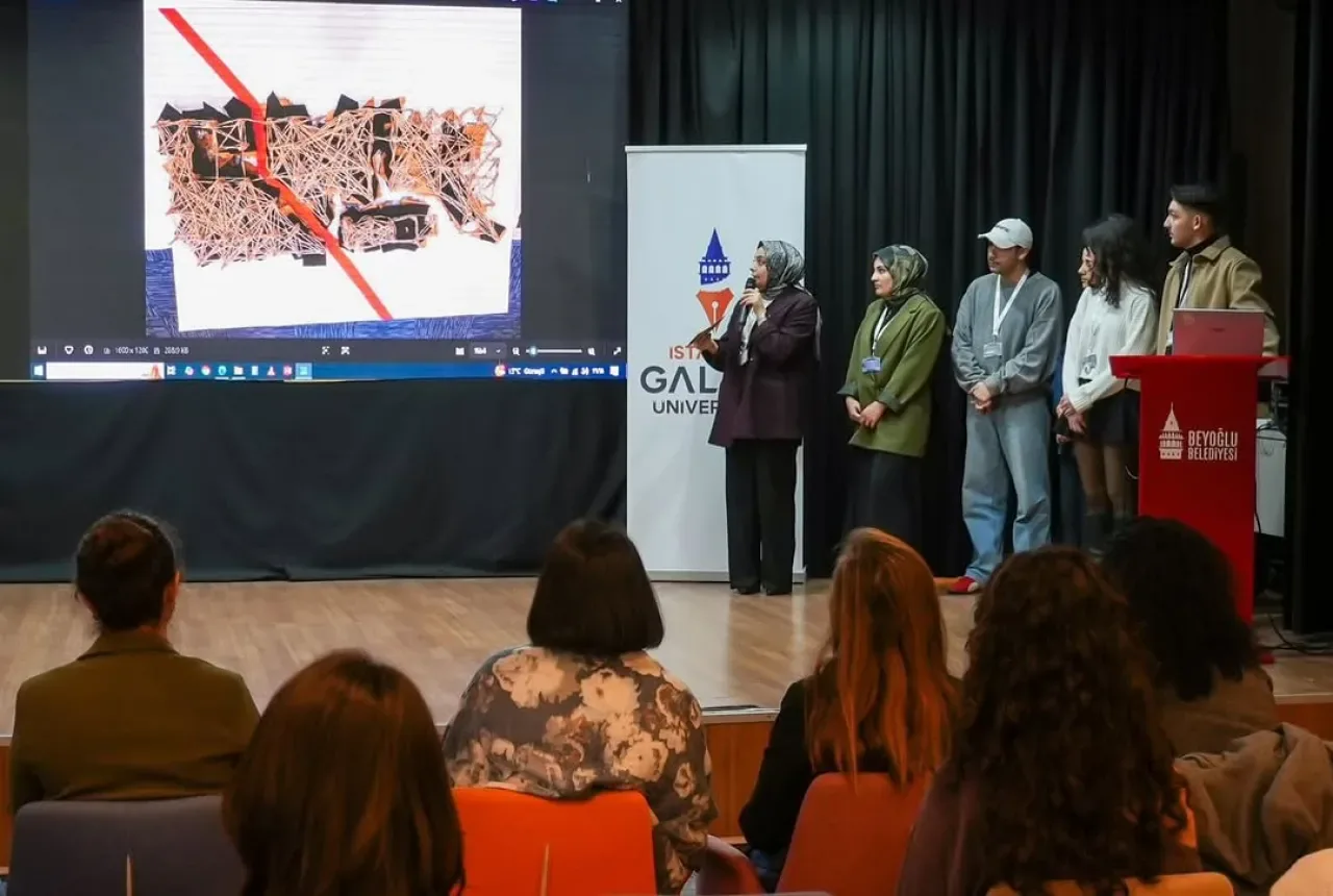 Beyoğlu'nda Tarihe Yolculuk: Galata'nın Çok Katmanlı Geçmişi Çalıştayla Ele Alındı Beyoğlu'nda Tarihe Yolculuk: Galata'nın Çok Katmanlı Geçmişi Çalıştayla Ele Alındı