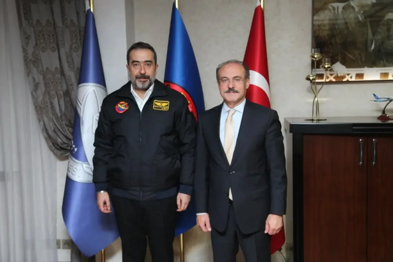 AK Parti Ankara İl Başkanı Hakan Hanözcan, THK Kayyum Heyeti Başkanı Kemal Yurtnaç'ı Ziyaret Etti AK Parti Ankara İl Başkanı Hakan Hanözcan, THK Kayyum Heyeti Başkanı Kemal Yurtnaç'ı Ziyaret Etti