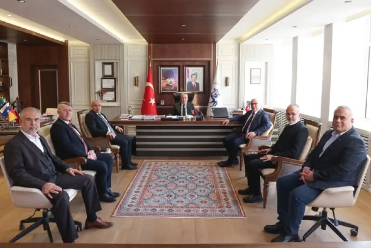 MÜSİAD Heyeti, Dokuz Eylül Üniversitesi Rektörü Bayram Yılmaz'ı Ziyaret Etti MÜSİAD Heyeti, Dokuz Eylül Üniversitesi Rektörü Bayram Yılmaz'ı Ziyaret Etti