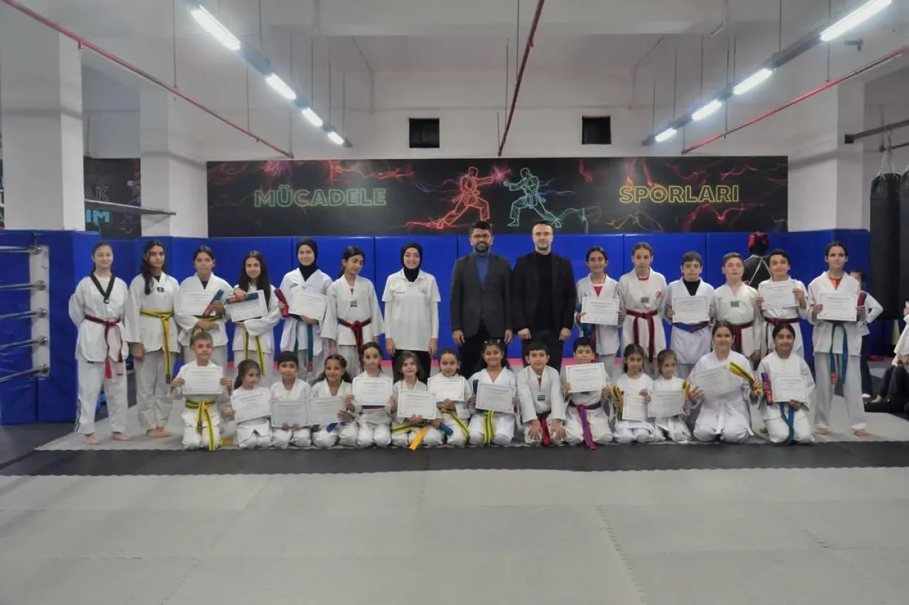 Kağıthane Belediyesi Spor Kulübü'nde Taekwondo Kuşak Sınavı Başarıyla Tamamlandı Kağıthane Belediyesi Spor Kulübü'nde Taekwondo Kuşak Sınavı Başarıyla Tamamlandı