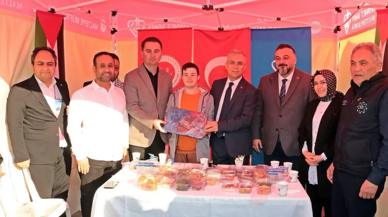 Maltepespor'dan Gazze'ye Yardım Kermesi: Dayanışma Meydanı'nda Anlamlı Buluşma Maltepespor'dan Gazze'ye Yardım Kermesi: Dayanışma Meydanı'nda Anlamlı Buluşma