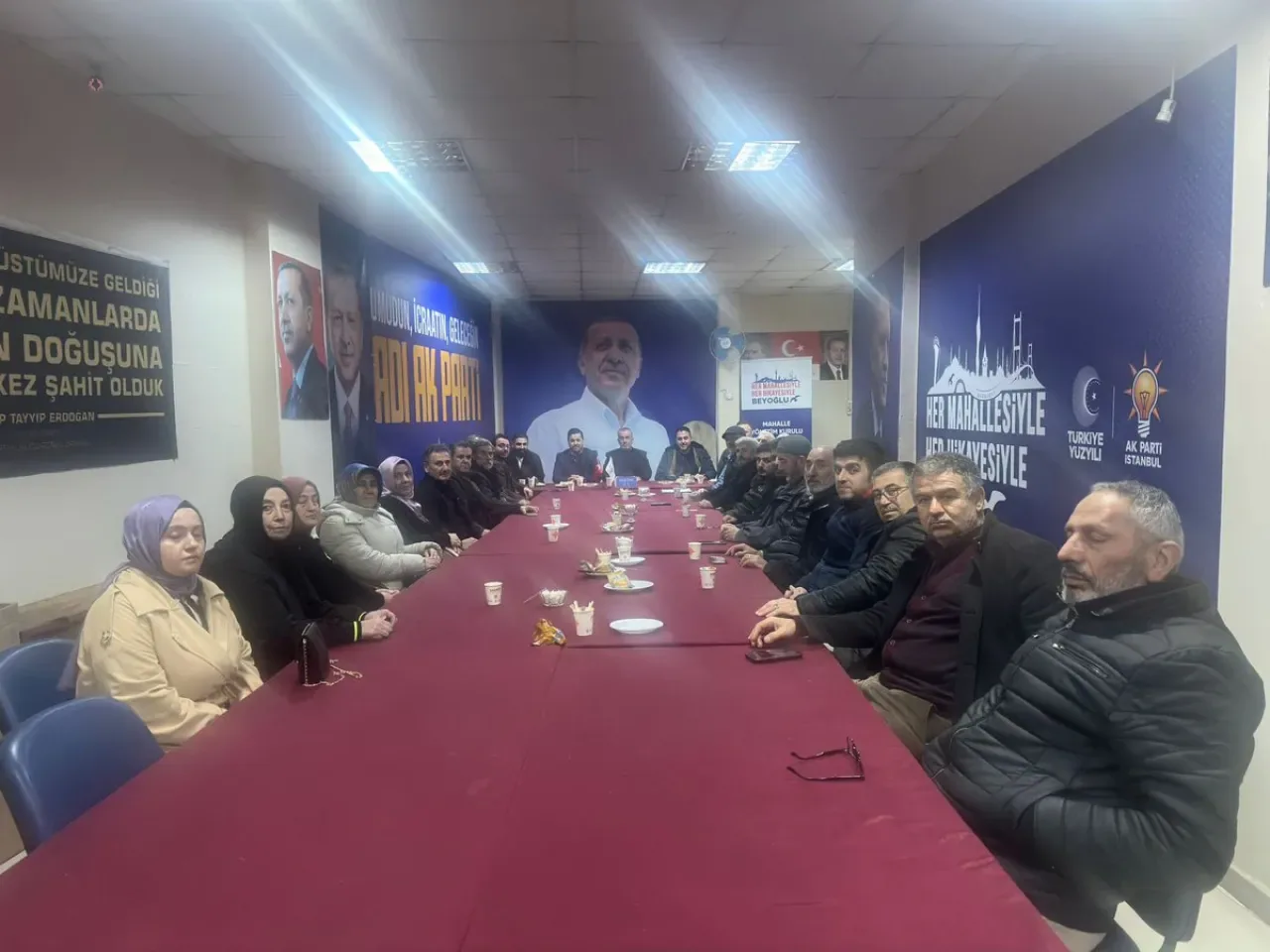 AK Parti Beyoğlu, Keçecipiri Mahallesi'nde Yönetim Kurulu Toplantısı Düzenledi AK Parti Beyoğlu, Keçecipiri Mahallesi'nde Yönetim Kurulu Toplantısı Düzenledi