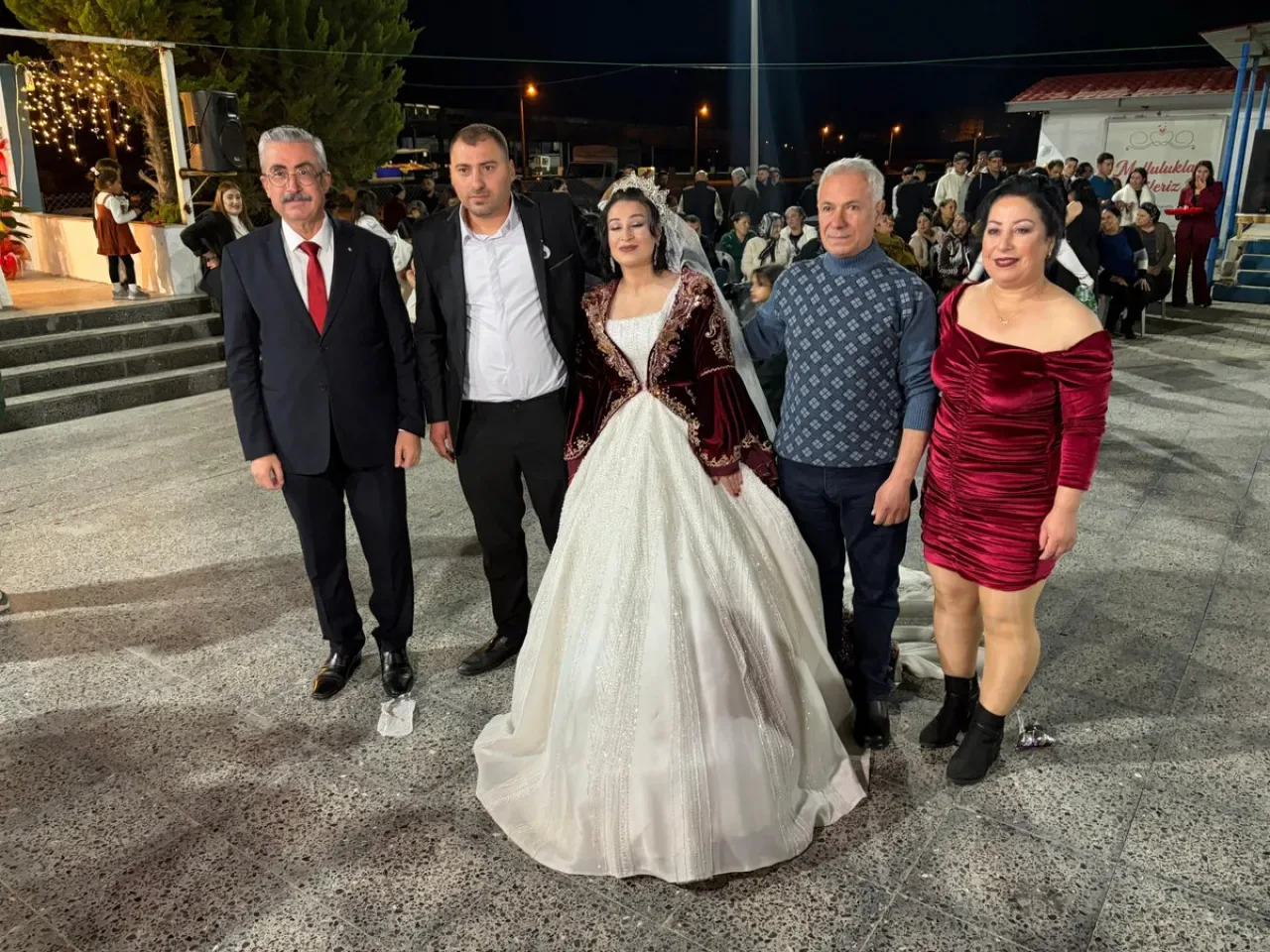 Karataş Belediye Başkanı Ali Bedrettin Karataş, İlayda ve Hüseyin Çiftinin Düğün Töreninde Karataş Belediye Başkanı Ali Bedrettin Karataş, İlayda ve Hüseyin Çiftinin Düğün Töreninde