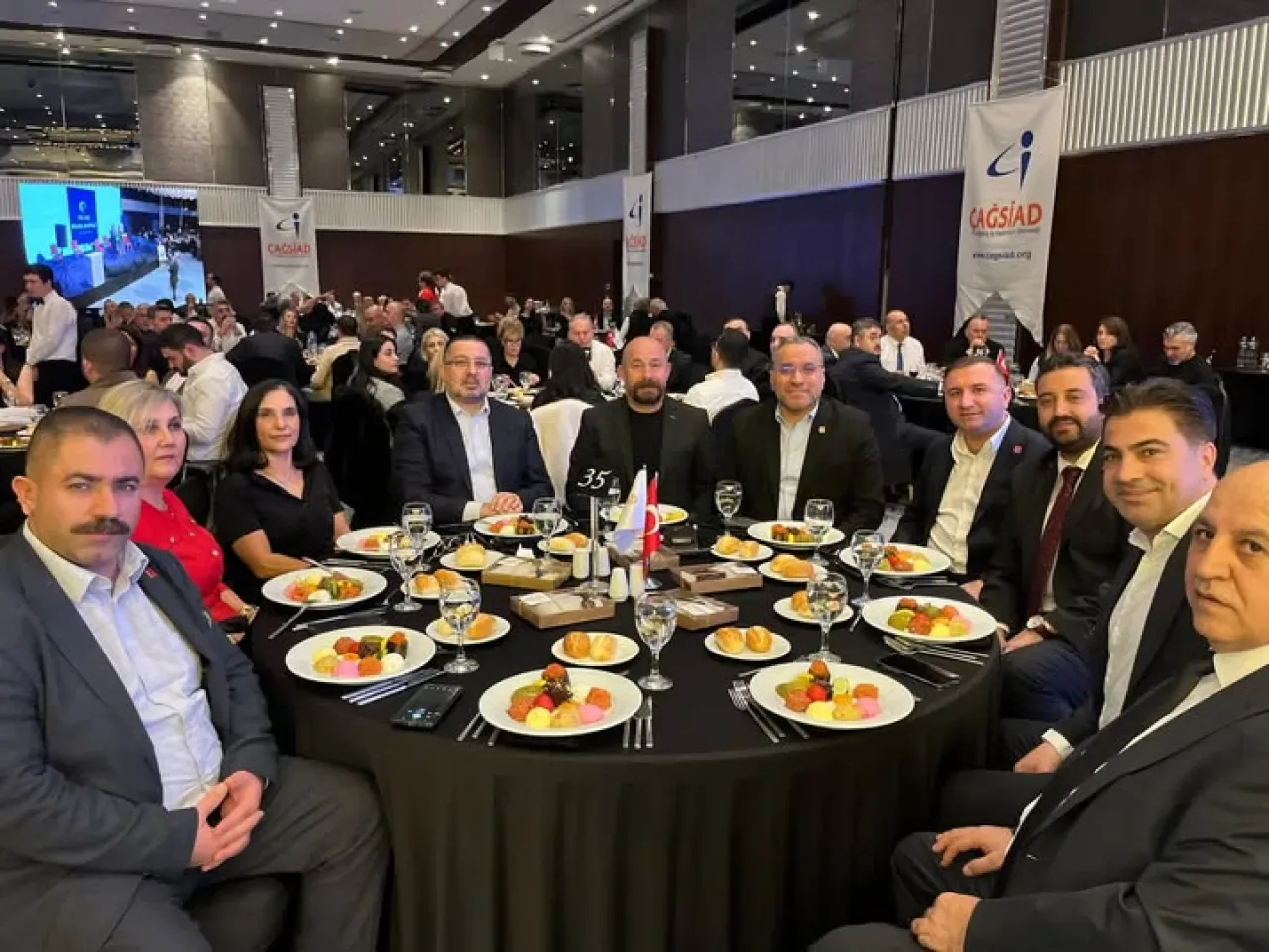 CHP'li İlçe Başkanları ÇAĞSİAD Gecesi'nde Buluştu CHP'li İlçe Başkanları ÇAĞSİAD Gecesi'nde Buluştu
