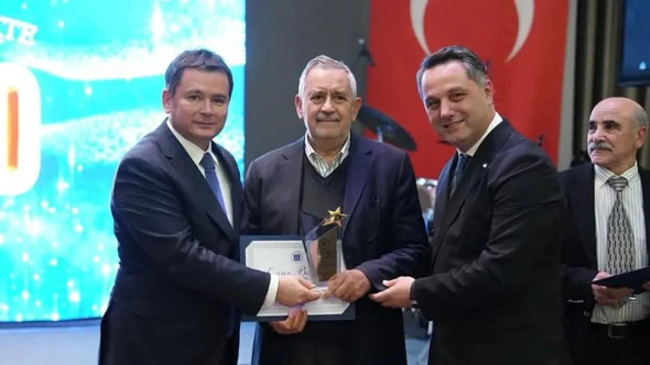 Osmangazi Belediyesi, İnşaat Mühendislerine Plaket Takdim Etti Osmangazi Belediyesi, İnşaat Mühendislerine Plaket Takdim Etti