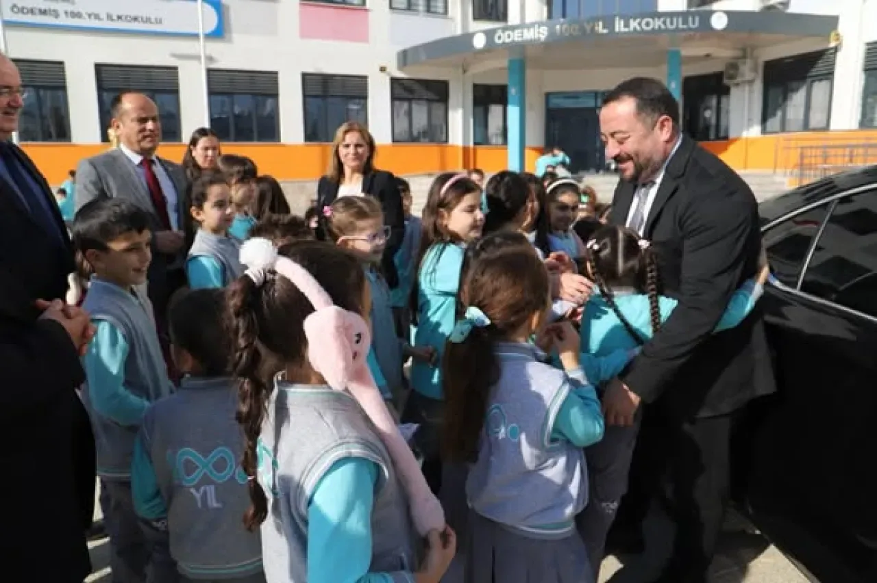 Ödemiş'te Tutum Yatırım ve Türk Malları Haftası Coşkusu: "Yöreden Yerele Ödemiş'im" Etkinliği Ödemiş'te Tutum Yatırım ve Türk Malları Haftası Coşkusu: "Yöreden Yerele Ödemiş'im" Etkinliği