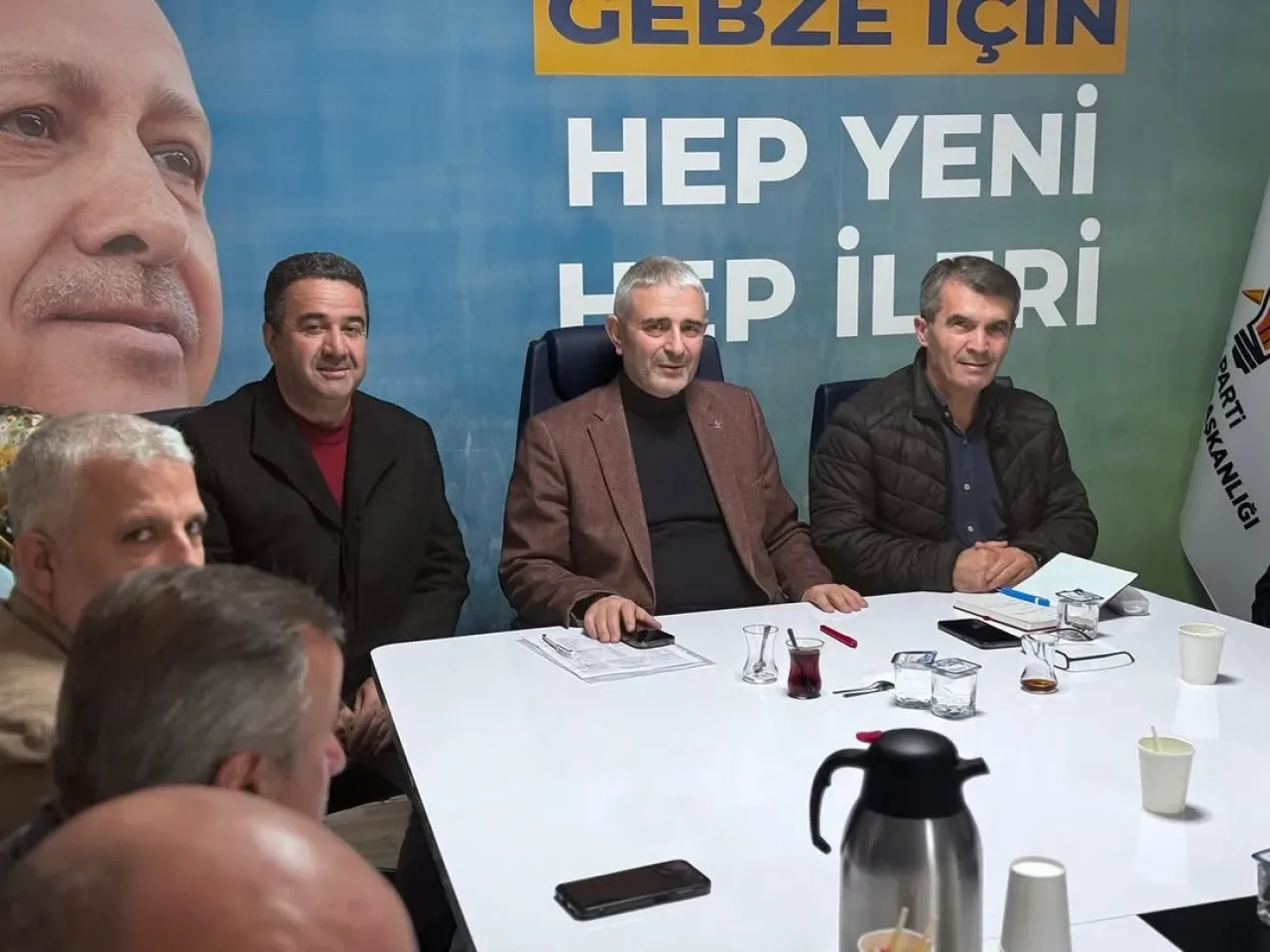 AK Parti Gebze İlçe Başkanlığı'nda Yerel Yönetimler Toplantısı Gerçekleştirildi AK Parti Gebze İlçe Başkanlığı'nda Yerel Yönetimler Toplantısı Gerçekleştirildi