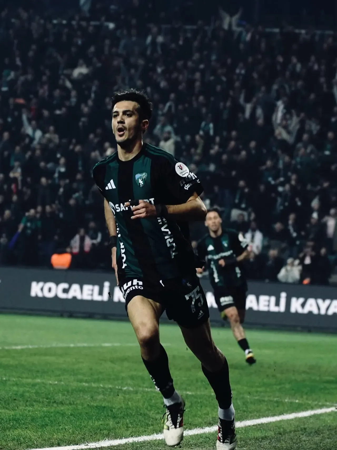 Kocaelispor, Antalyaspor Karşılaşmasının İlk Yarısında Sahne Aldı Kocaelispor, Antalyaspor Karşılaşmasının İlk Yarısında Sahne Aldı
