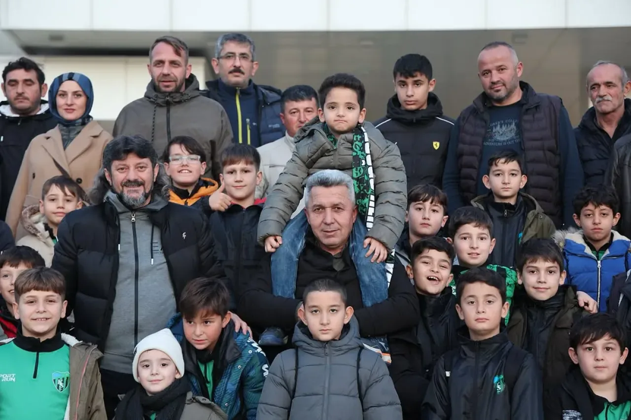 Kandıra Belediye Başkanı Erol Ölmez Taraftarlarla Buluştu: "Gidemiyorsak Yavru Körfezlileri Uğurlarız" Kandıra Belediye Başkanı Erol Ölmez Taraftarlarla Buluştu: "Gidemiyorsak Yavru Körfezlileri Uğurlarız"