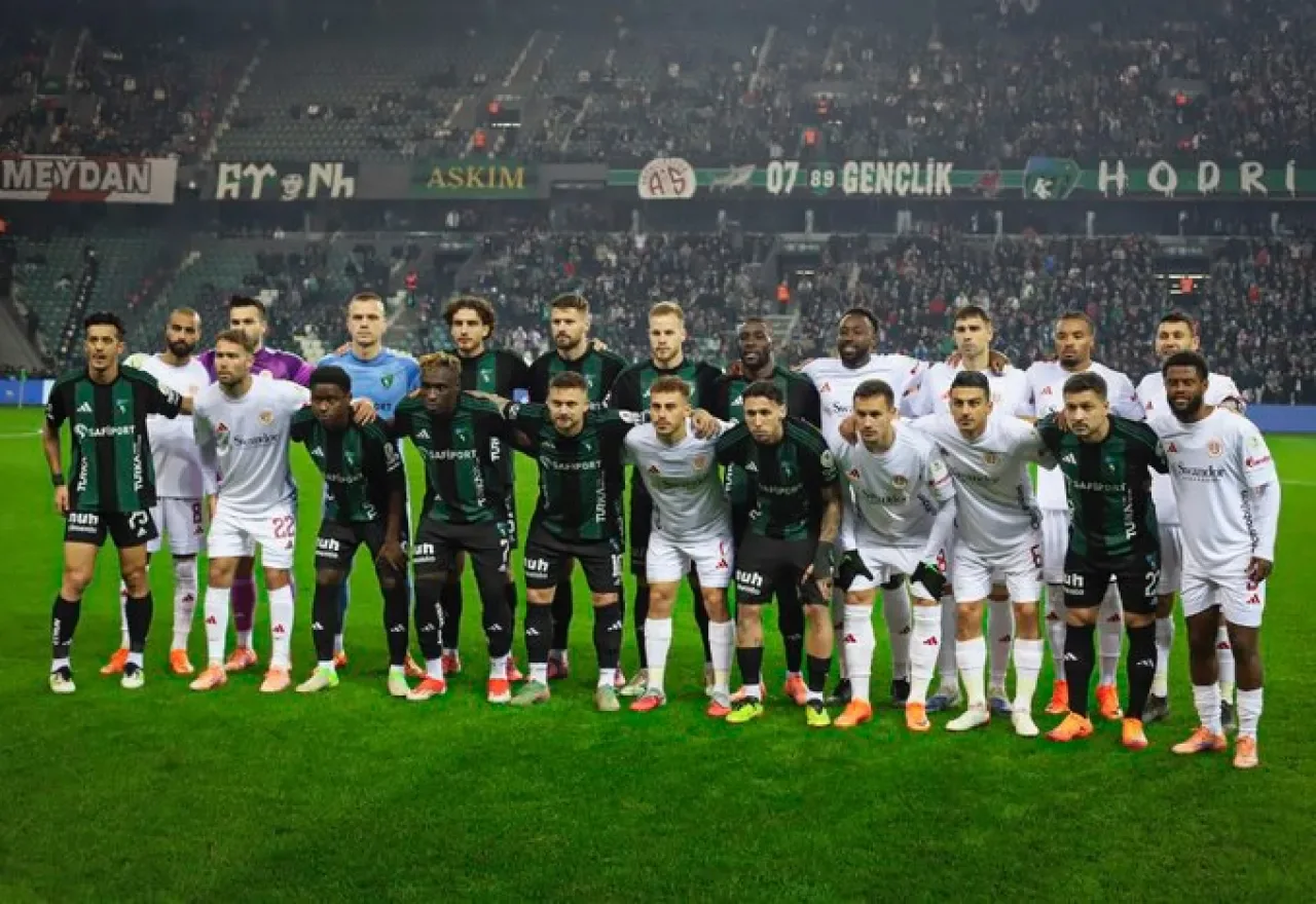 Kocaelispor, Antalyaspor'u Sahasında 2-1 Mağlup Etti Kocaelispor, Antalyaspor'u Sahasında 2-1 Mağlup Etti