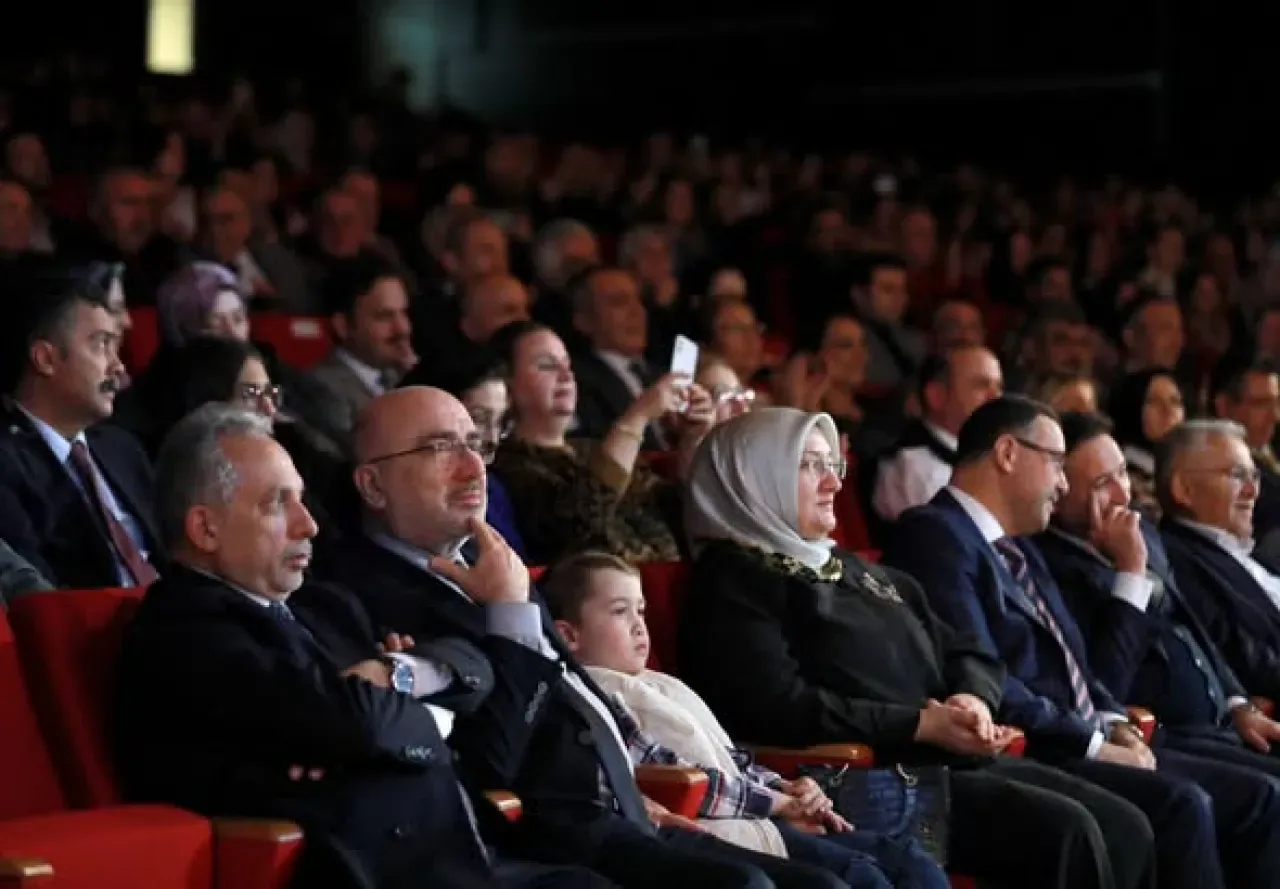 Kayseri Üniversitesi Rektörü Karamustafa, Re Sen Ritim Topluluğu Konserine Katıldı Kayseri Üniversitesi Rektörü Karamustafa, Re Sen Ritim Topluluğu Konserine Katıldı