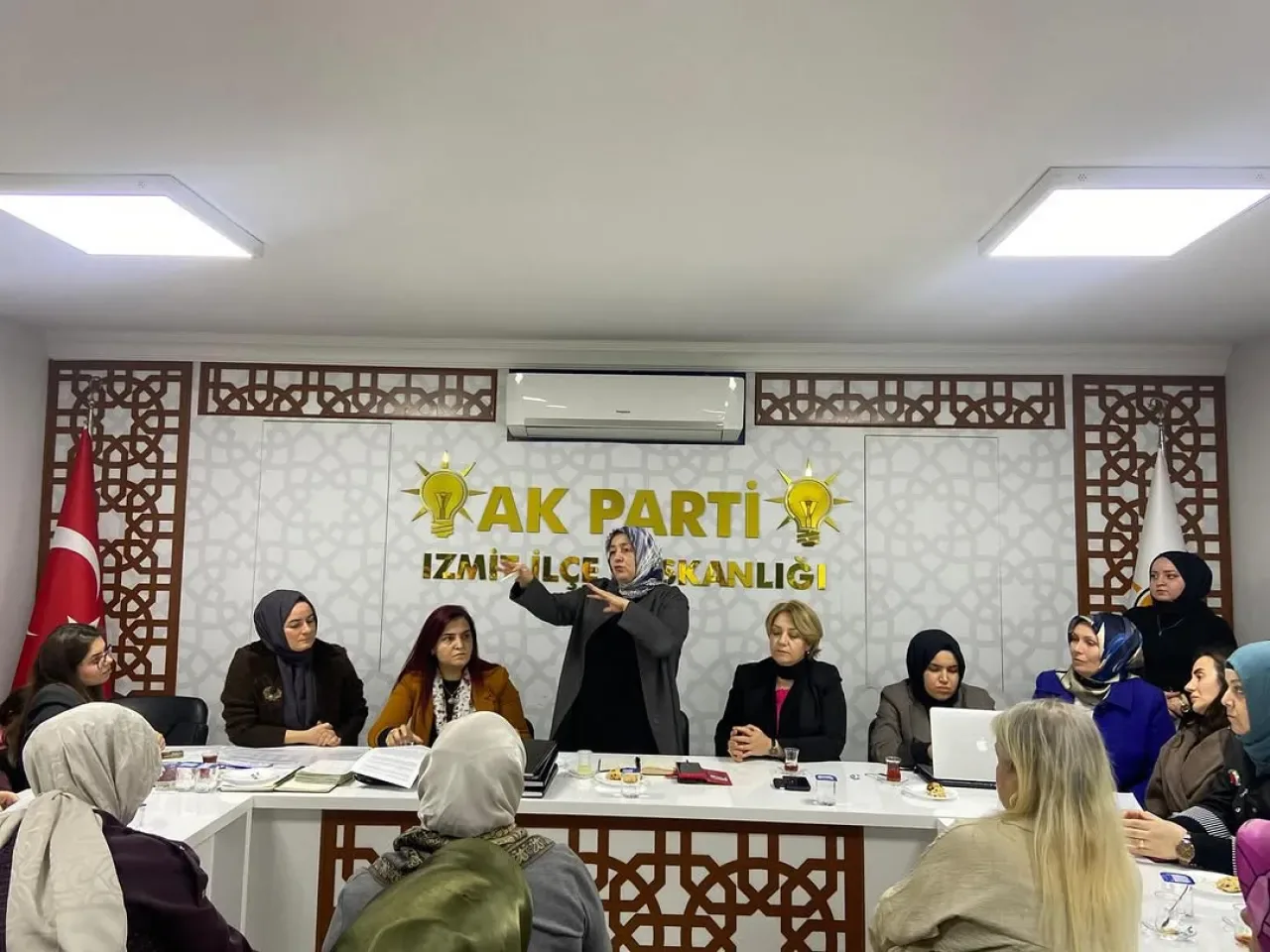 CHP Kartal İlçe Kadın Kolları Teşkilat ve Saha Çalışmaları Değerlendirme Toplantısı Yapıldı CHP Kartal İlçe Kadın Kolları Teşkilat ve Saha Çalışmaları Değerlendirme Toplantısı Yapıldı