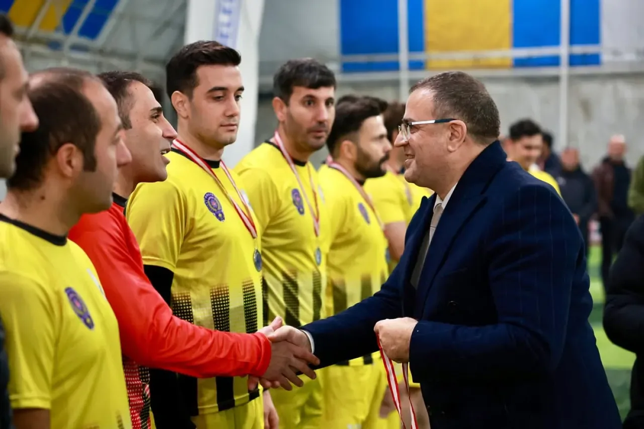 Derince'de Kurumlar Arası Futbol Turnuvası Coşkusu Derince'de Kurumlar Arası Futbol Turnuvası Coşkusu