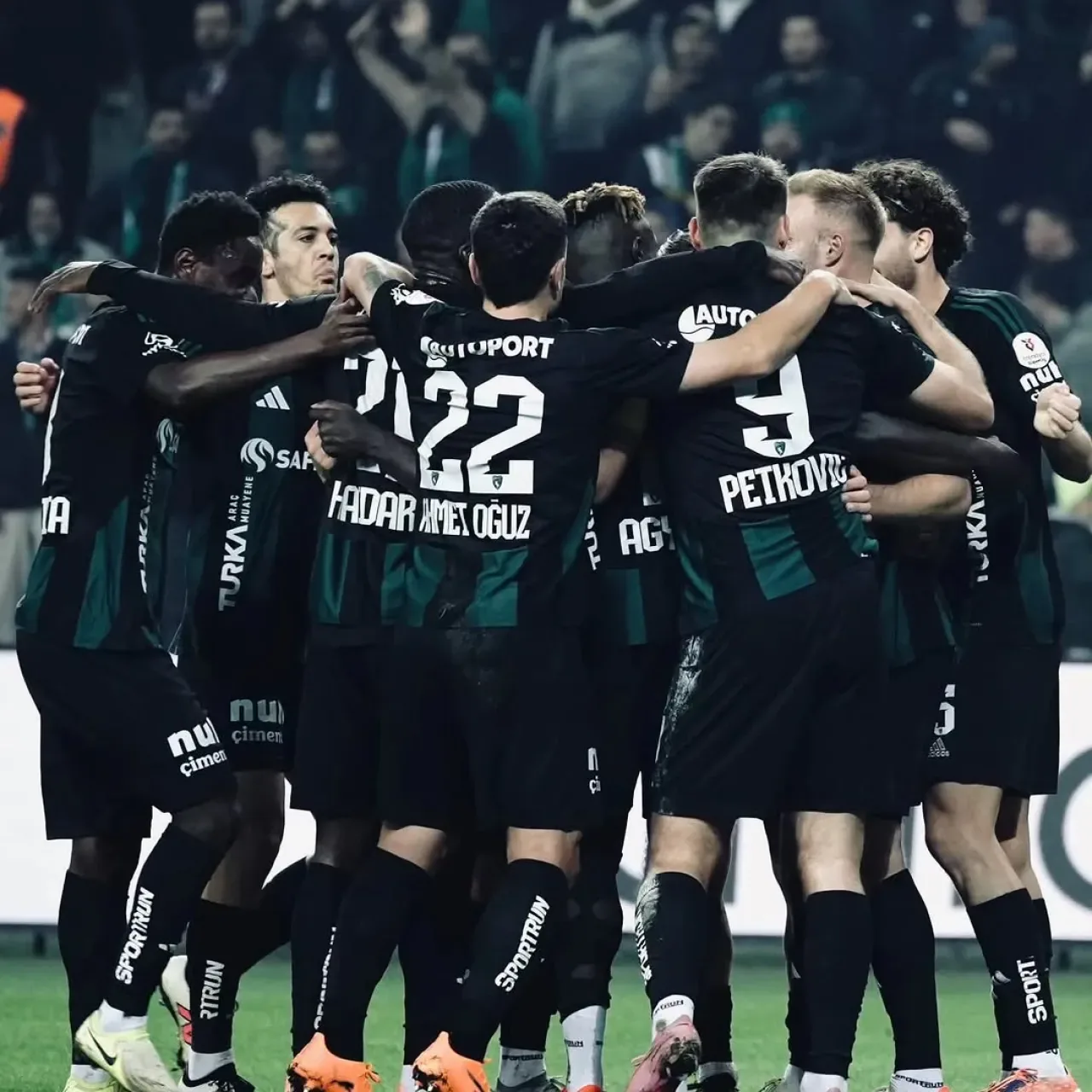 Kocaelispor'un Ligdeki Başarısı Körfez Belediye Başkanı Söğüt Tarafından Tebrik Edildi Kocaelispor'un Ligdeki Başarısı Körfez Belediye Başkanı Söğüt Tarafından Tebrik Edildi