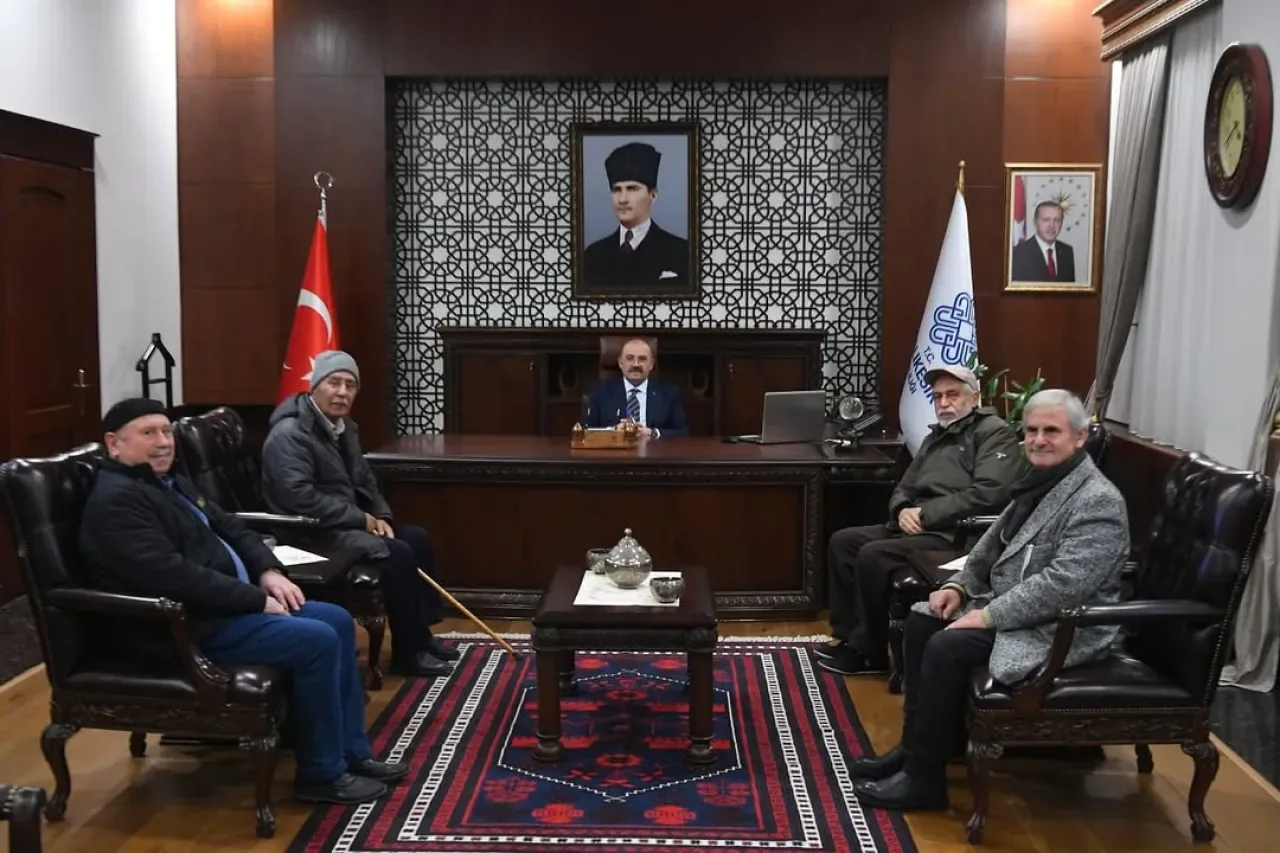 Emekli Öğretmen ve İşçiler Balıkesir Valisi'ni Ziyaret Etti Emekli Öğretmen ve İşçiler Balıkesir Valisi'ni Ziyaret Etti