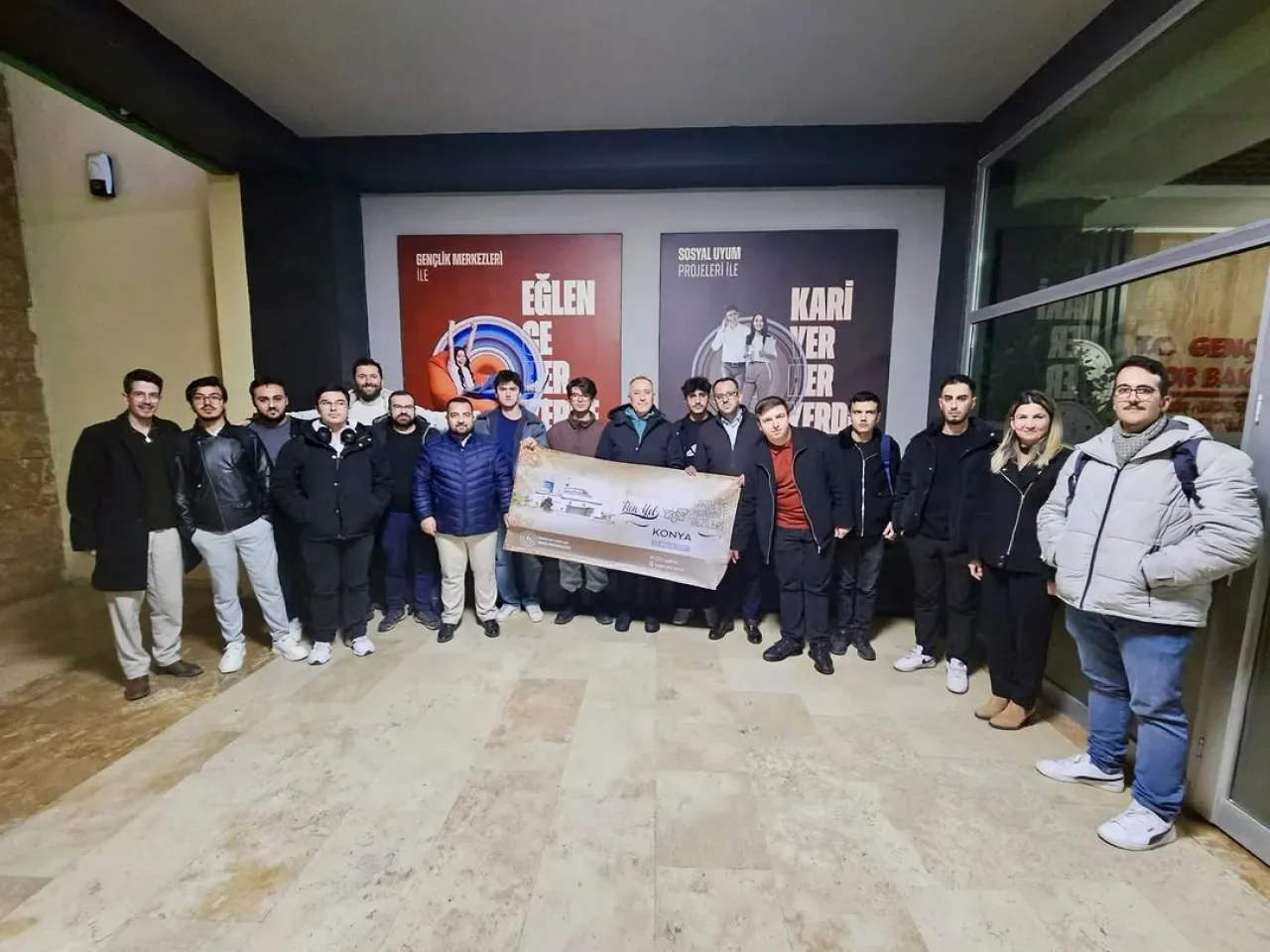Konya'ya Yolculuk: Gençler Tarih ve Medeniyetle Buluşuyor Konya'ya Yolculuk: Gençler Tarih ve Medeniyetle Buluşuyor