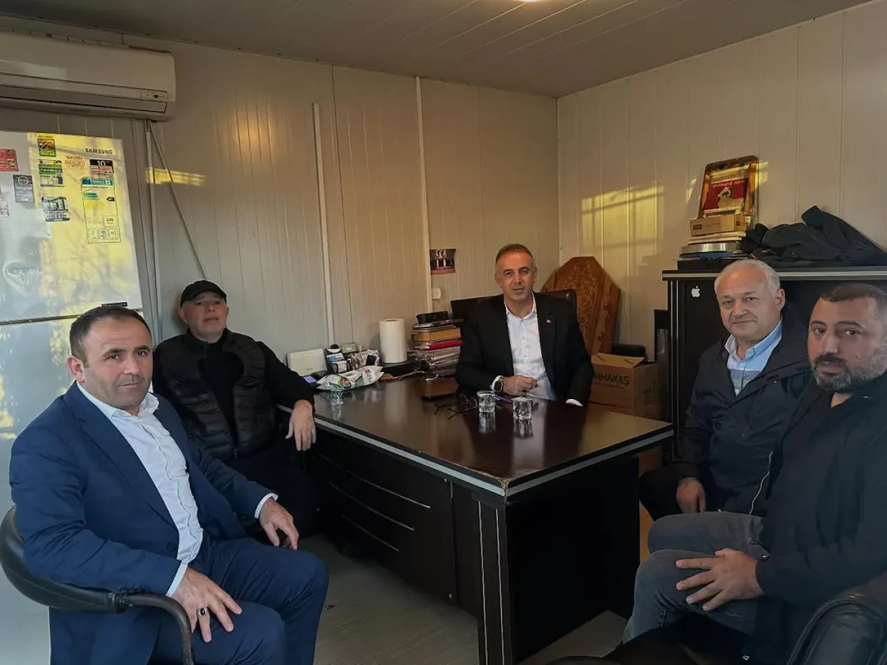 AK Parti Ümraniye İlçe Yönetimi, Eski Başkan Yardımcısı Abdullah Koyak'ı Ziyaret Etti AK Parti Ümraniye İlçe Yönetimi, Eski Başkan Yardımcısı Abdullah Koyak'ı Ziyaret Etti
