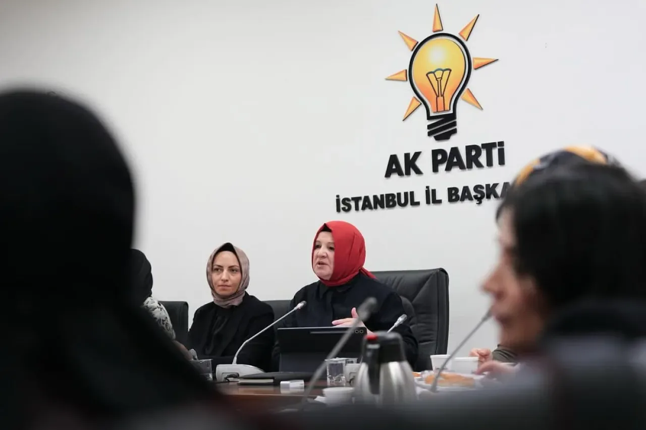 AK Parti Ümraniye Kadın Kolları Teşkilat Toplantısı Gerçekleştirildi AK Parti Ümraniye Kadın Kolları Teşkilat Toplantısı Gerçekleştirildi