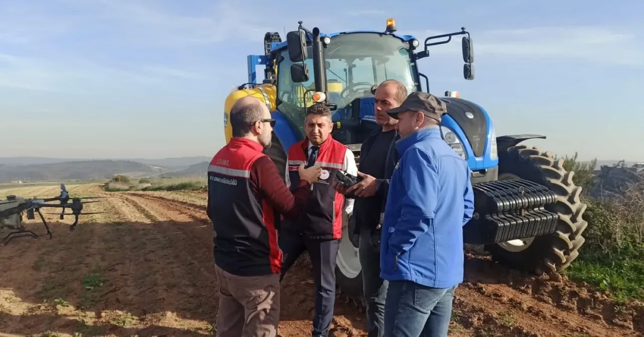 Tuzla'da Tarımda Drone Devrimi: Zamandan ve İş Gücünden Tasarruf Tuzla'da Tarımda Drone Devrimi: Zamandan ve İş Gücünden Tasarruf