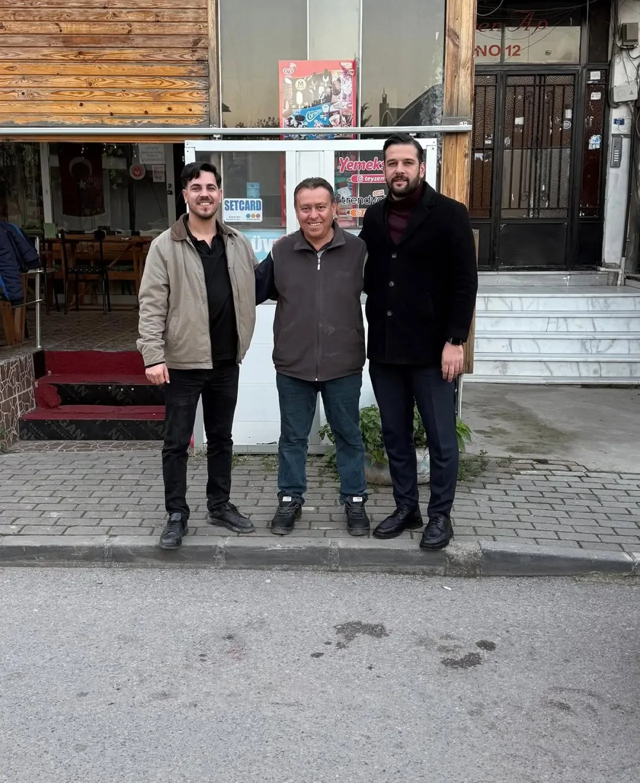 AK Parti Derince Gençlik Kolları'ndan İstişare Ziyareti AK Parti Derince Gençlik Kolları'ndan İstişare Ziyareti