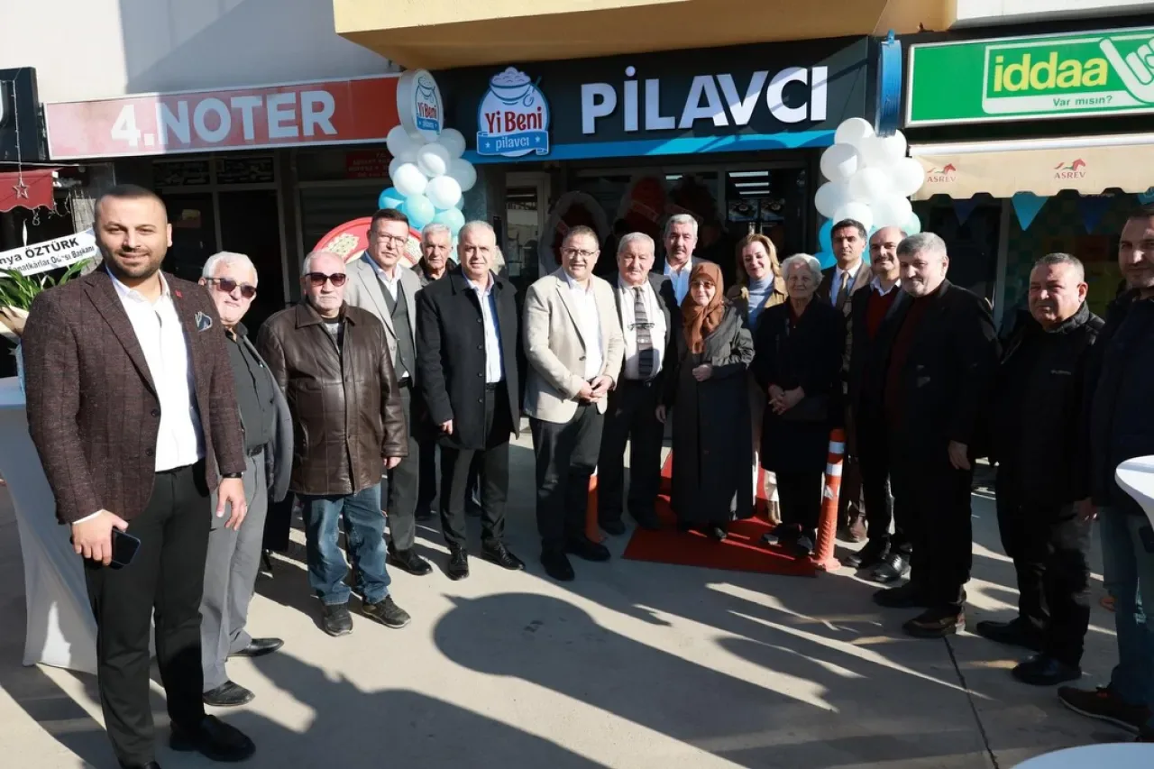 Derince Belediye Başkanı'ndan Yeni Pilavcıya Açılış Desteği Derince Belediye Başkanı'ndan Yeni Pilavcıya Açılış Desteği