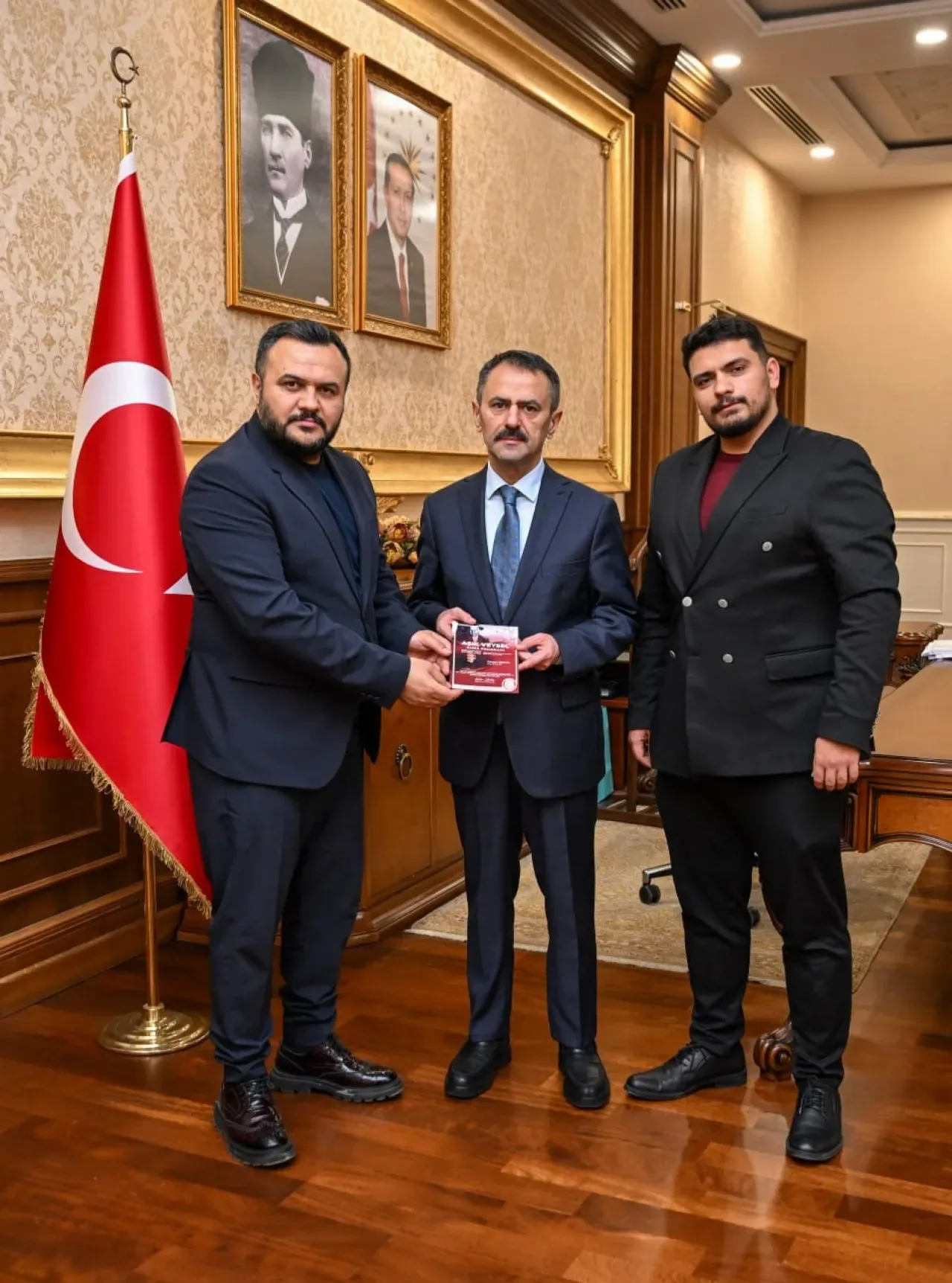 Kocaeli Sivaslılar Derneği, Vali Aktaş'ı Aşık Veysel Anma Programına Davet Etti Kocaeli Sivaslılar Derneği, Vali Aktaş'ı Aşık Veysel Anma Programına Davet Etti