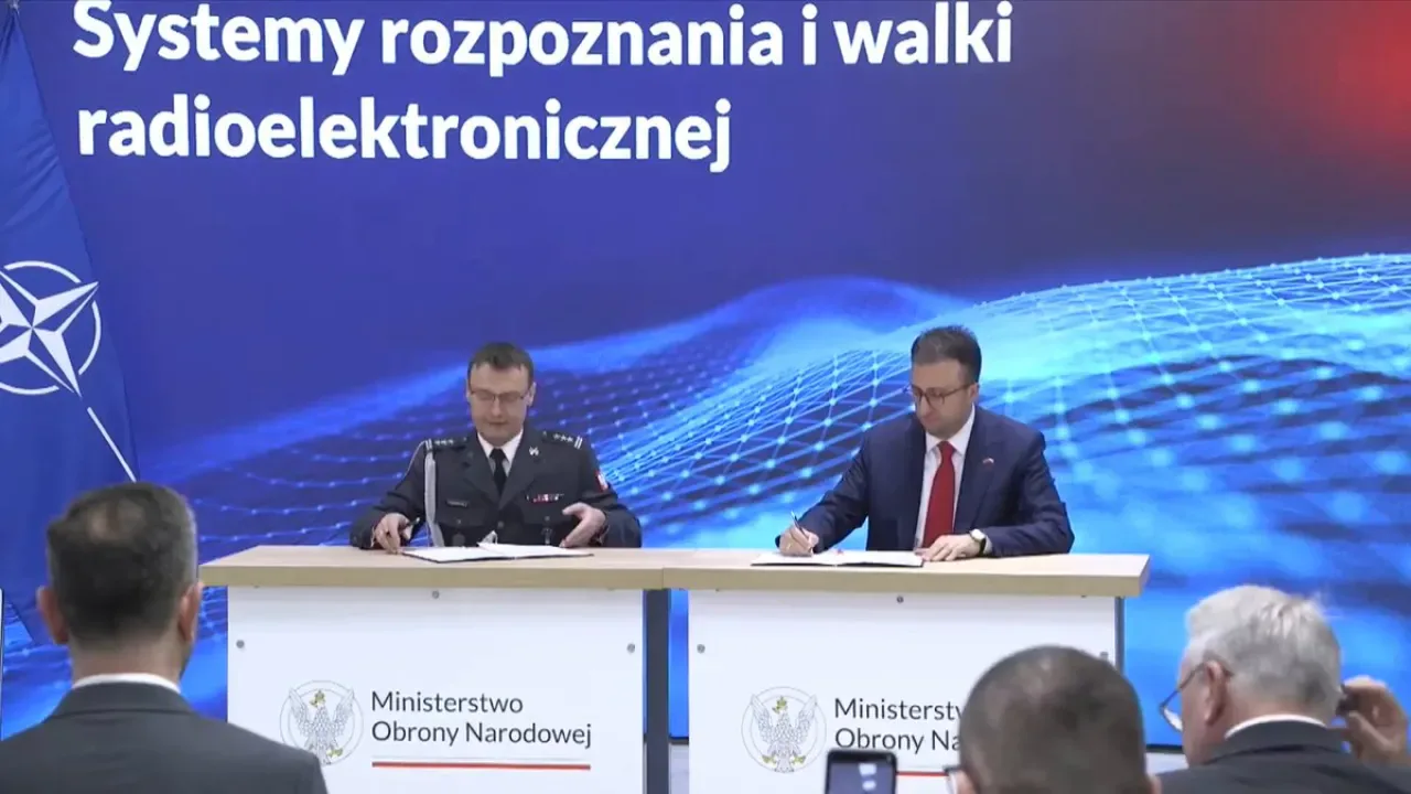 ASELSAN, Polonya'da 410 Milyon Dolarlık Elektronik Harp Sistemleri İhracat Anlaşması İmzaladı ASELSAN, Polonya'da 410 Milyon Dolarlık Elektronik Harp Sistemleri İhracat Anlaşması İmzaladı