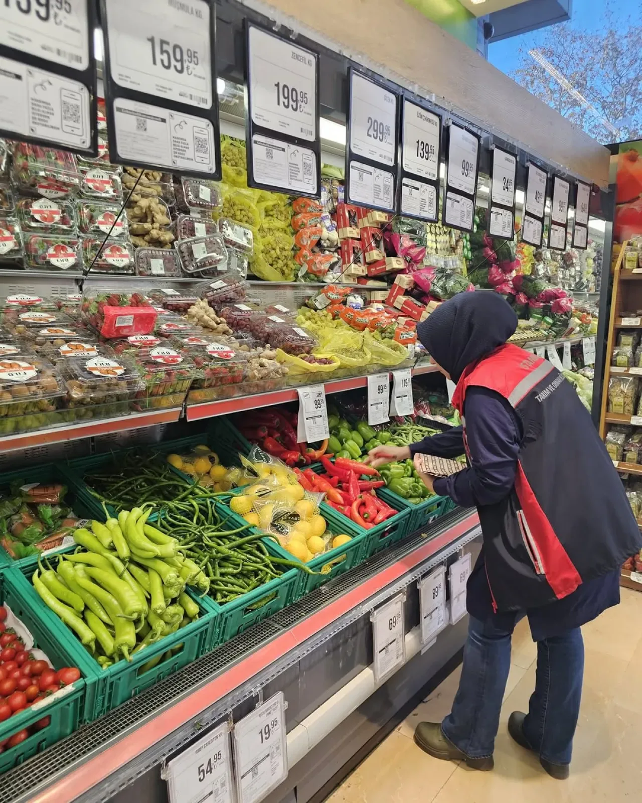 Silivri'de Marketlerde Fiyat ve Ürün Denetimi Yapıldı Silivri'de Marketlerde Fiyat ve Ürün Denetimi Yapıldı